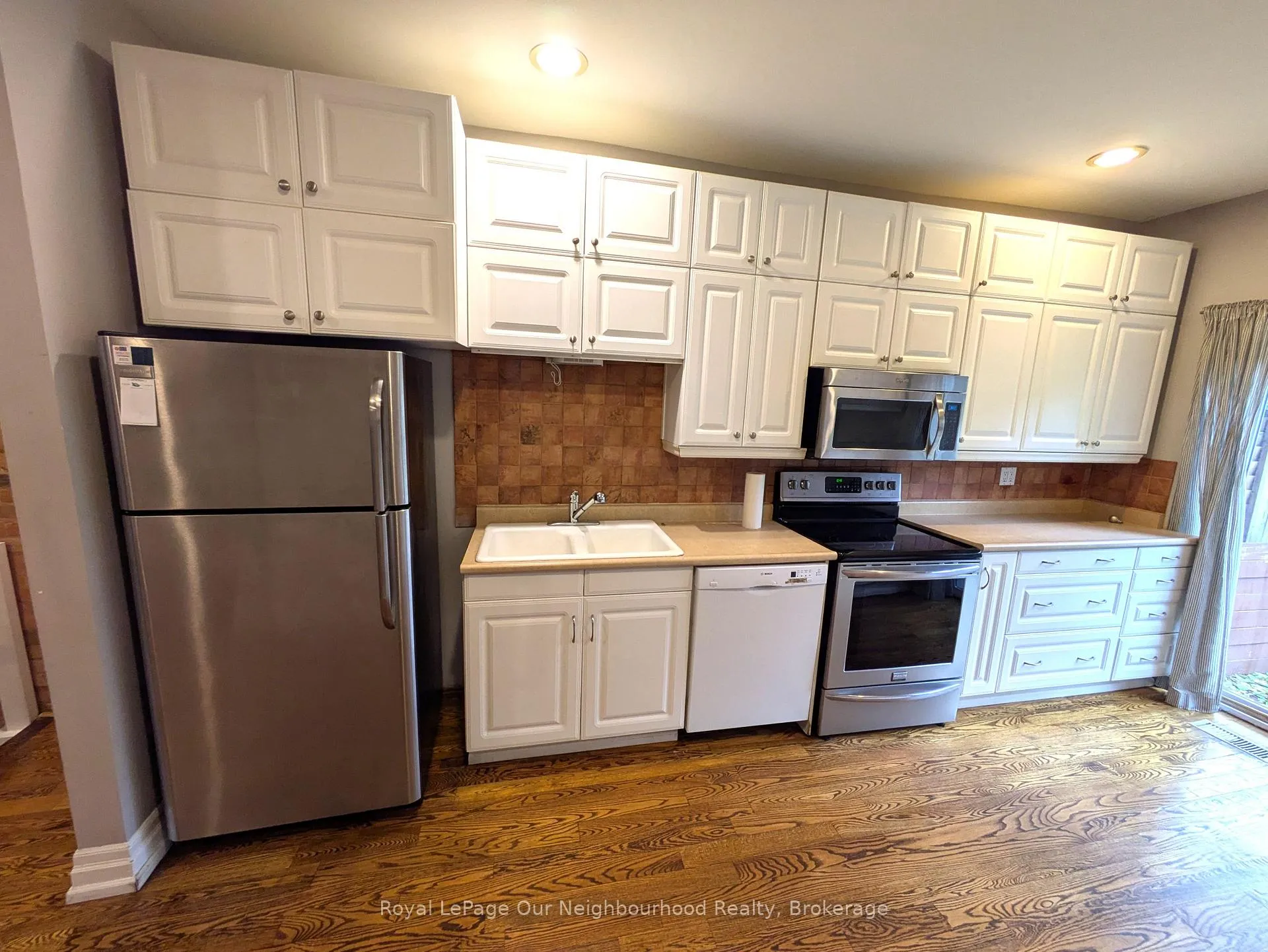 Photo 7 of Unit Main, 86 Asquith Avenue, Toronto, Rosedale-Moore Park — HOMEH