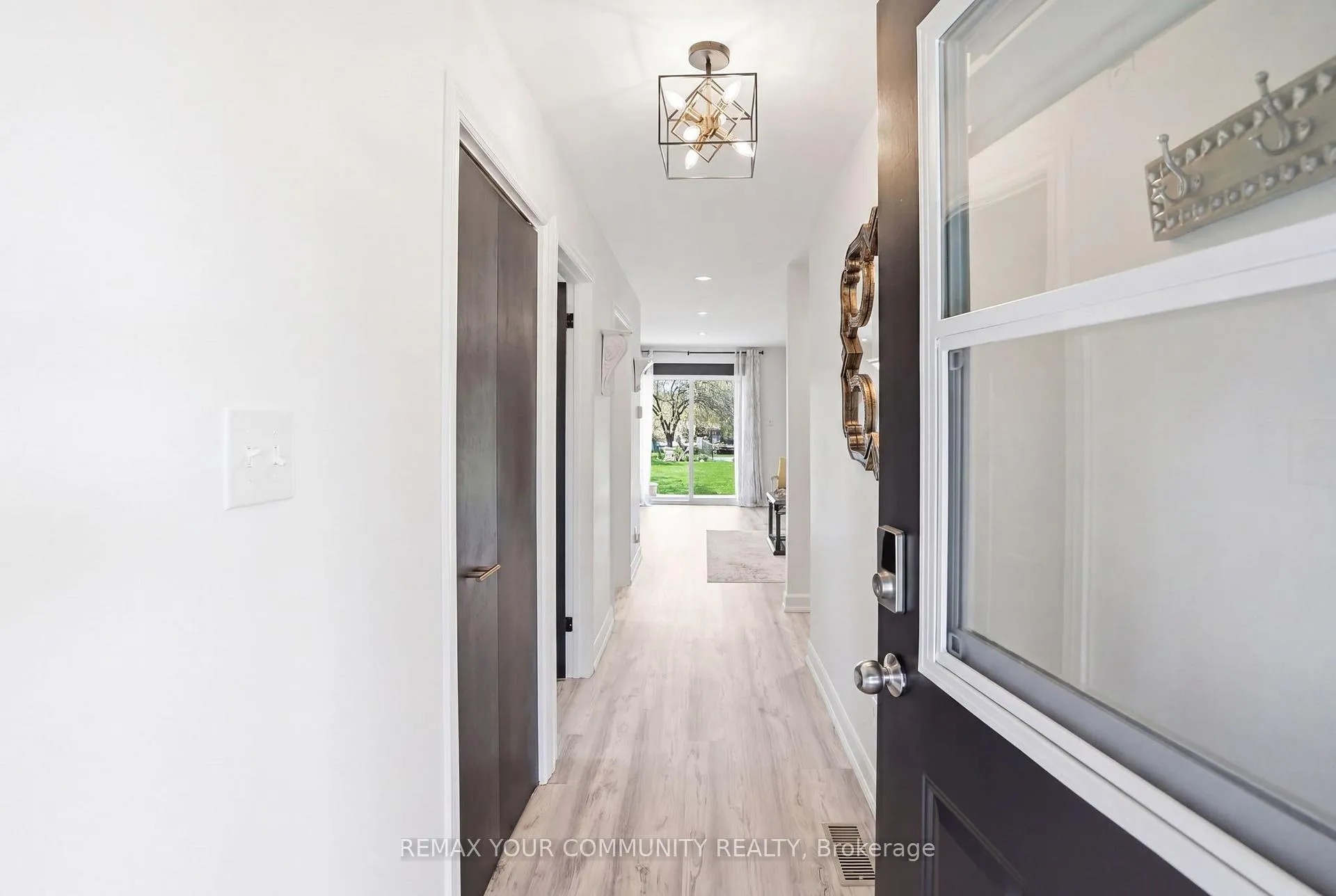 Photo 3 of 17 St. Clair Street, Collingwood — HOMEH
