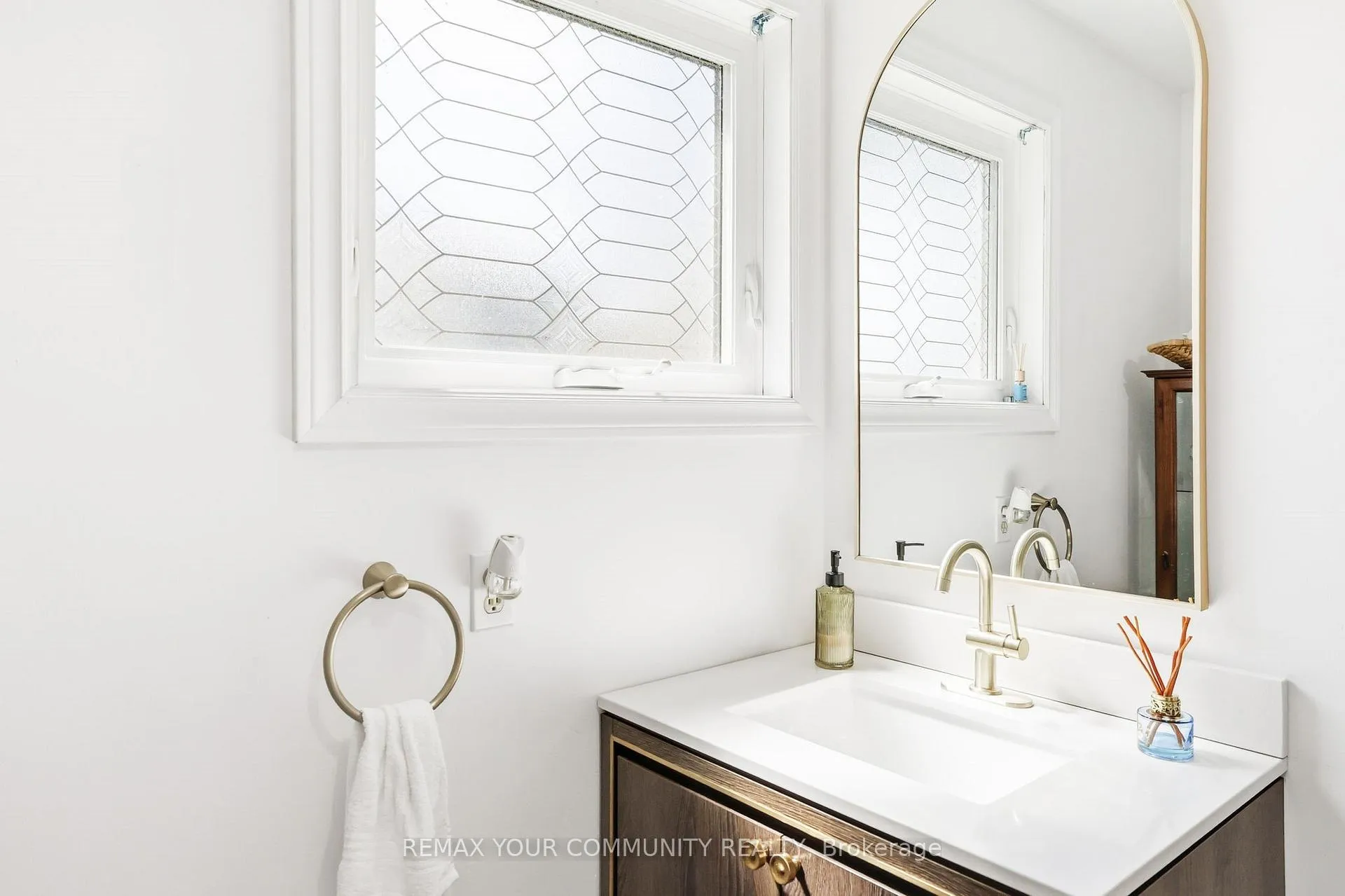 Photo 20 of 17 St. Clair Street, Collingwood — HOMEH