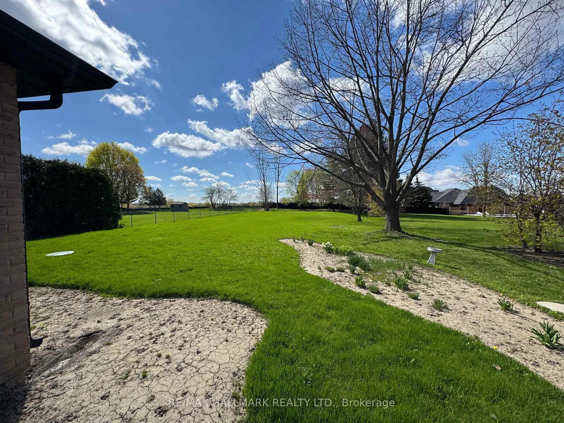 Photo 4 of 17 Janet Avenue, King, Nobleton — HOMEH