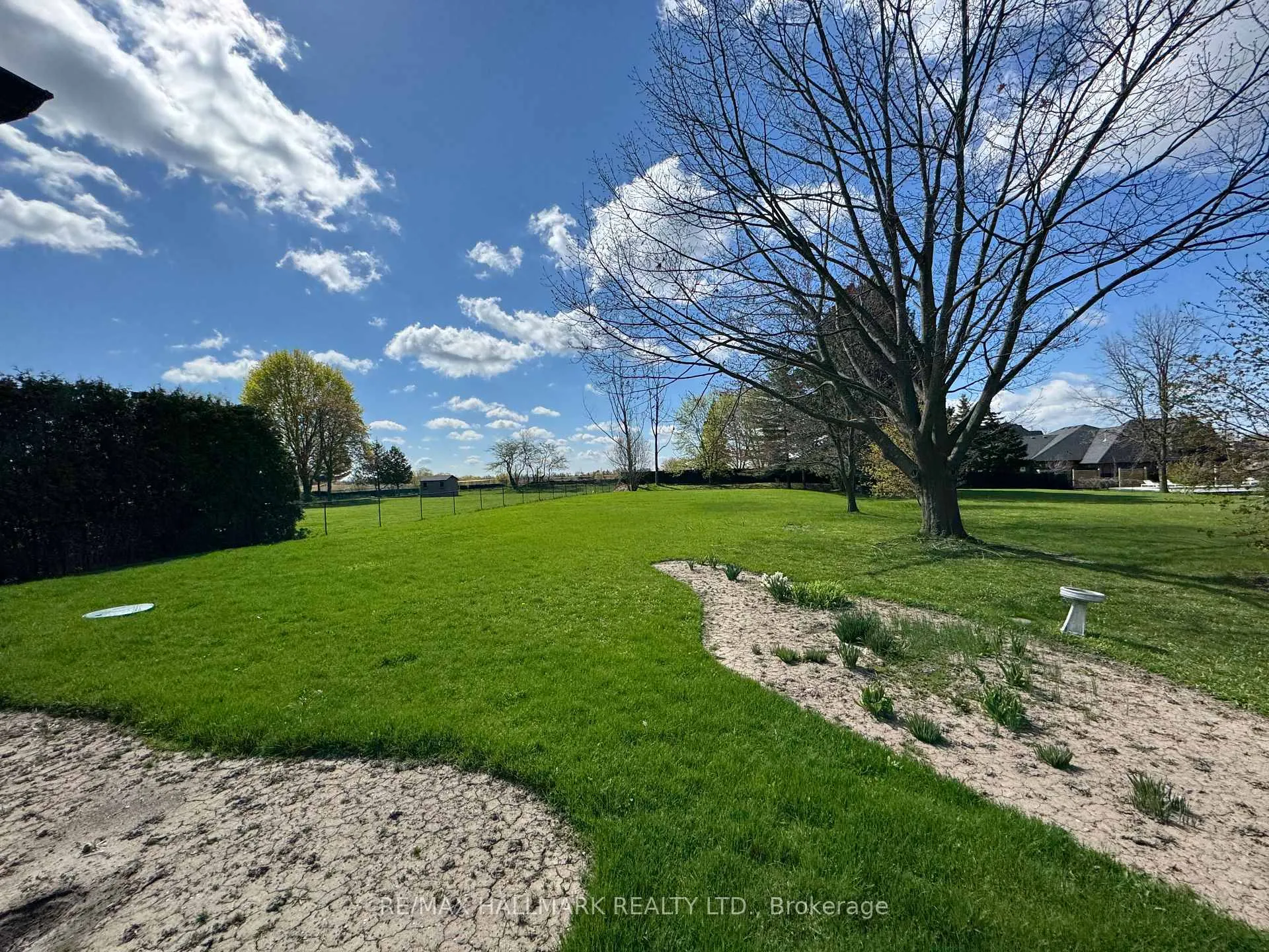 Photo 5 of 17 Janet Avenue, King, Nobleton — HOMEH