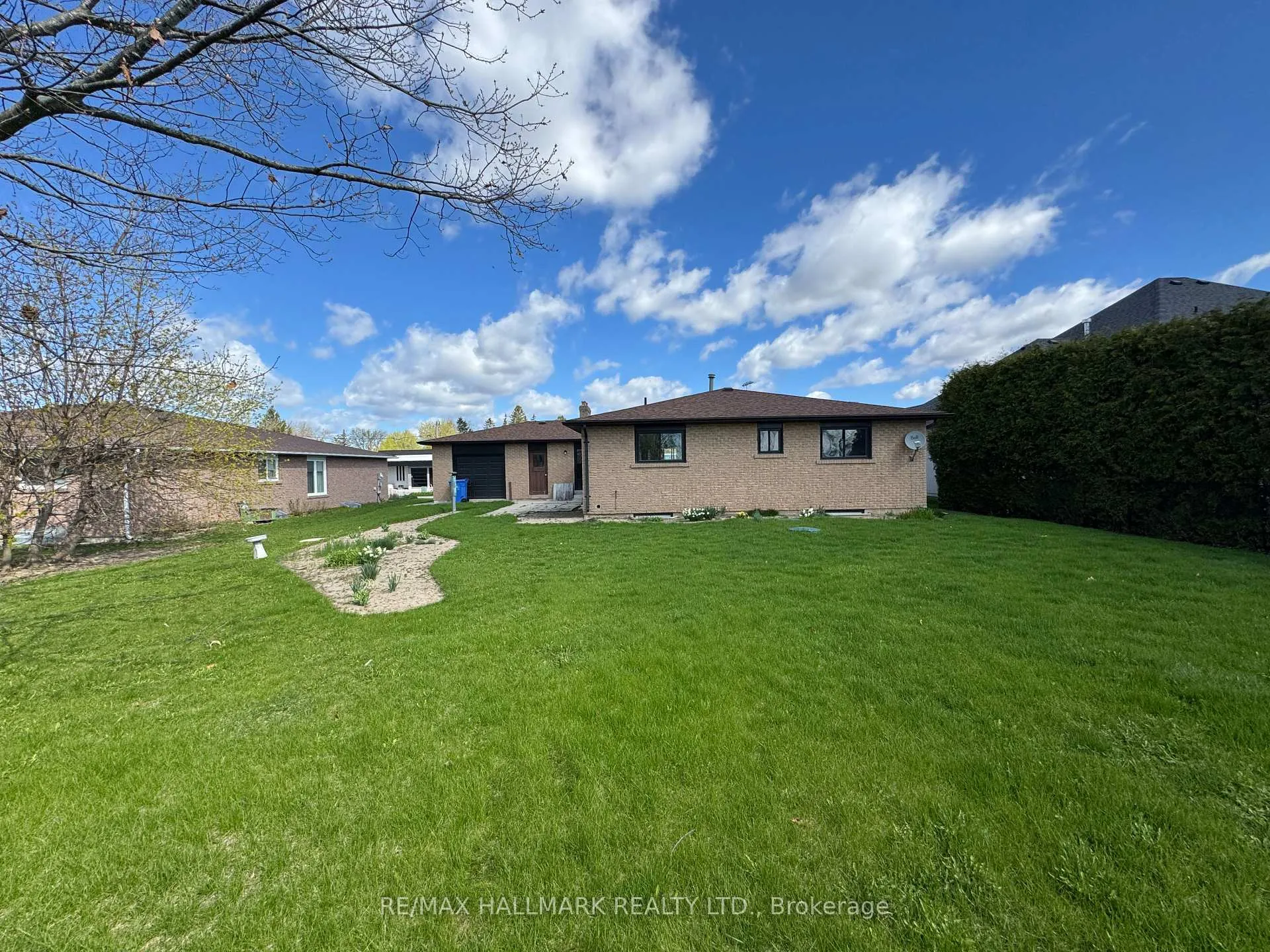 Photo 7 of 17 Janet Avenue, King, Nobleton — HOMEH
