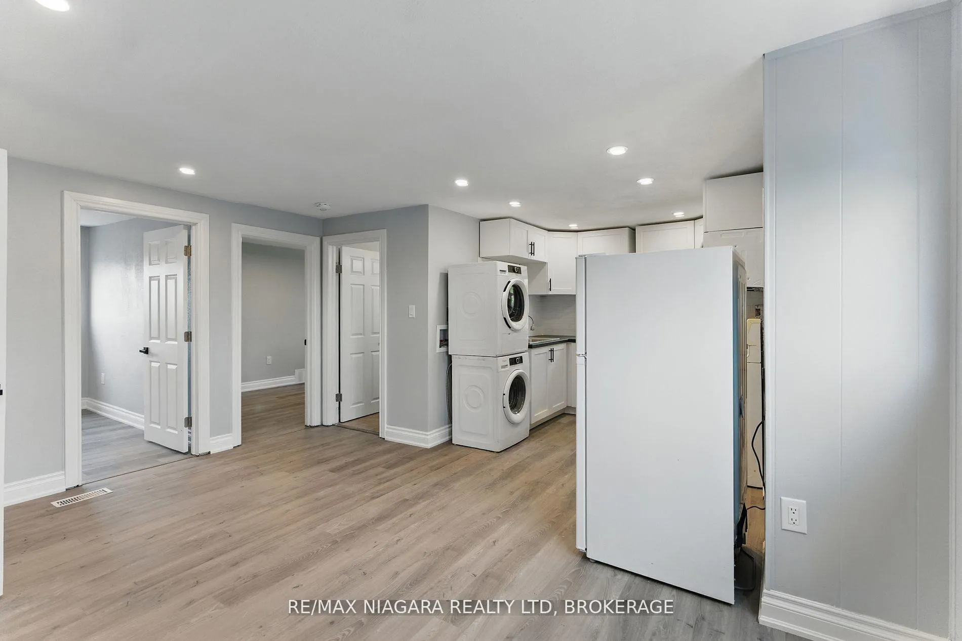 Photo 4 of Unit 1, 290 Scholfield Avenue S, Welland, Lincoln/Crowland — HOMEH