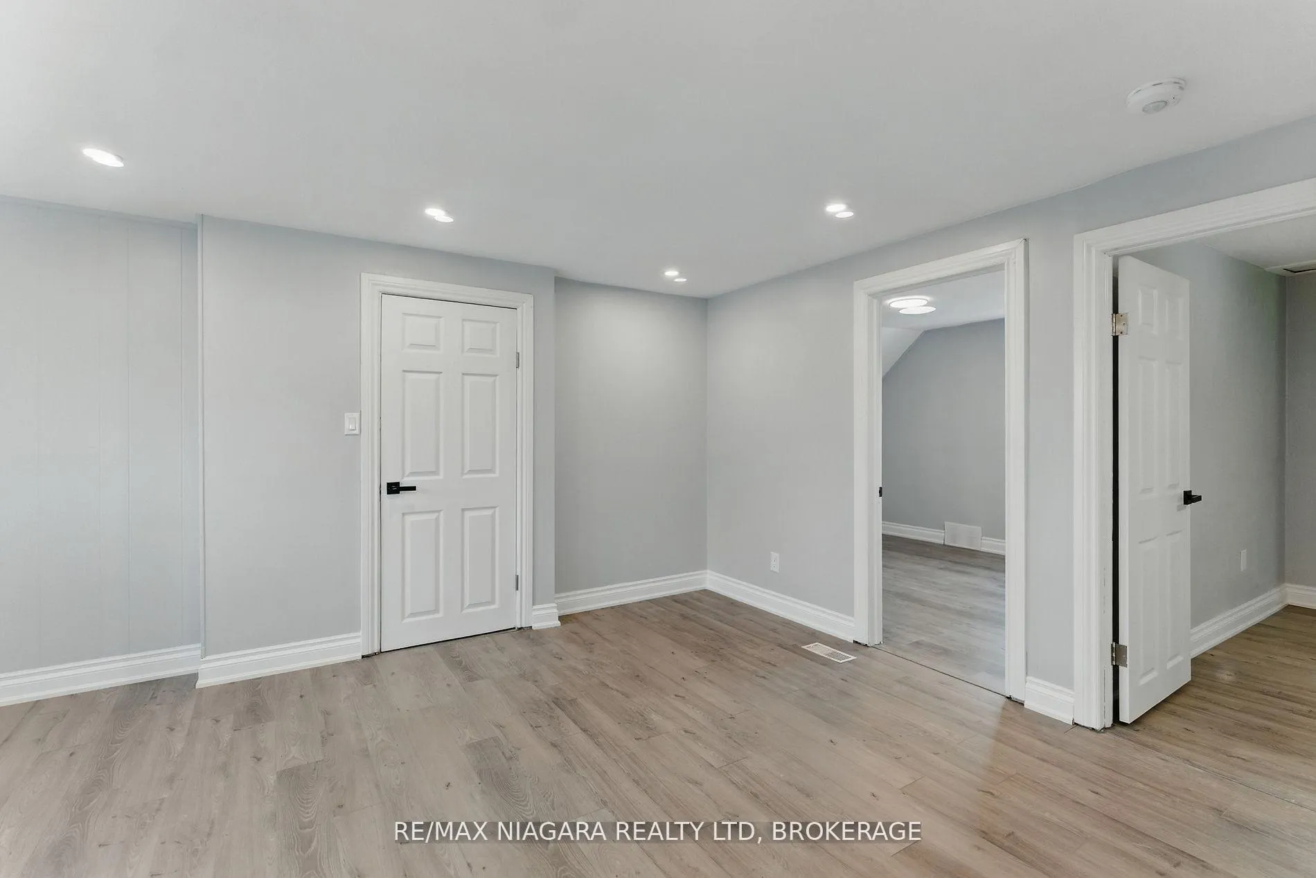 Photo 7 of Unit 1, 290 Scholfield Avenue S, Welland, Lincoln/Crowland — HOMEH