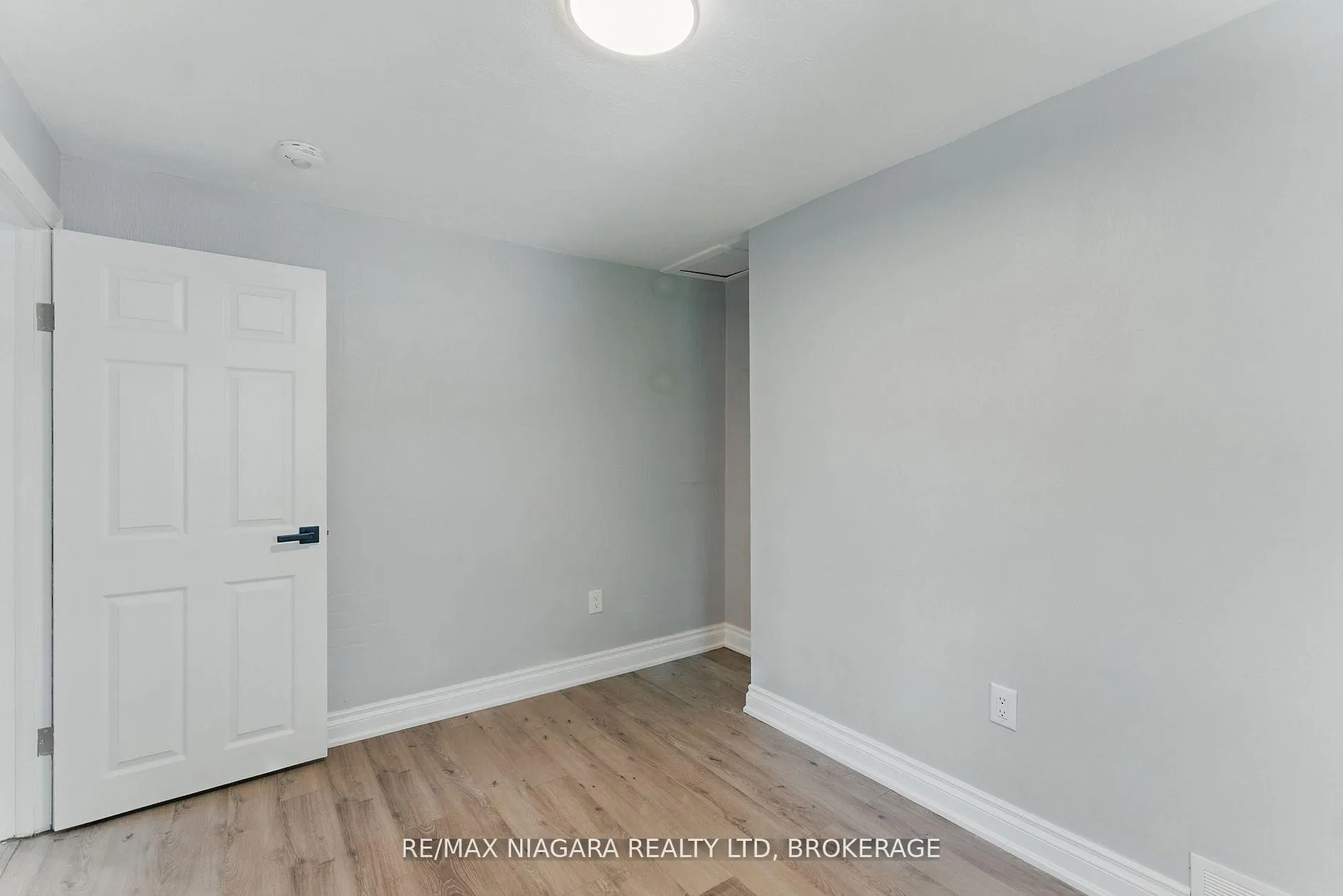 Photo 9 of Unit 1, 290 Scholfield Avenue S, Welland, Lincoln/Crowland — HOMEH