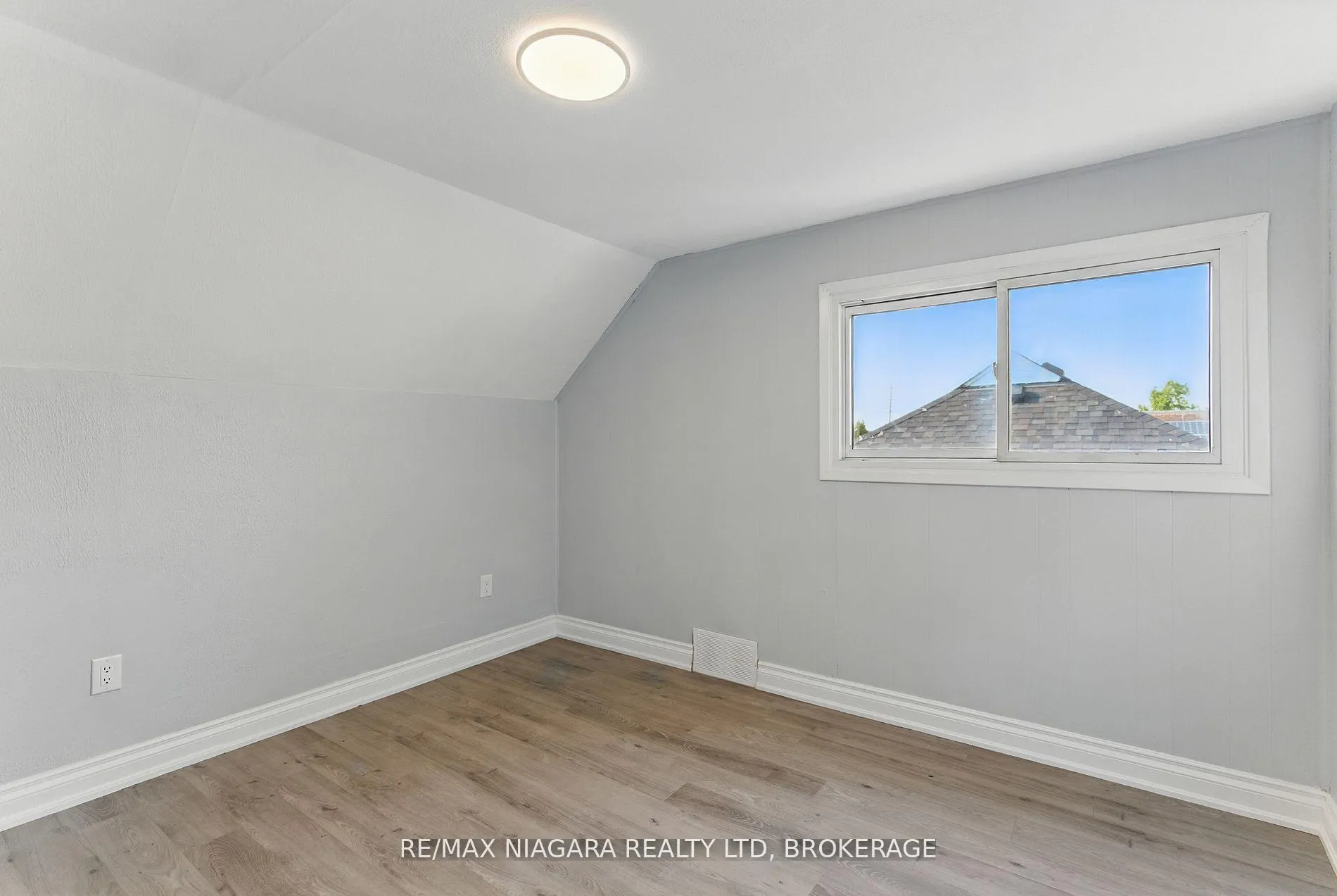 Photo 12 of Unit 1, 290 Scholfield Avenue S, Welland, Lincoln/Crowland — HOMEH