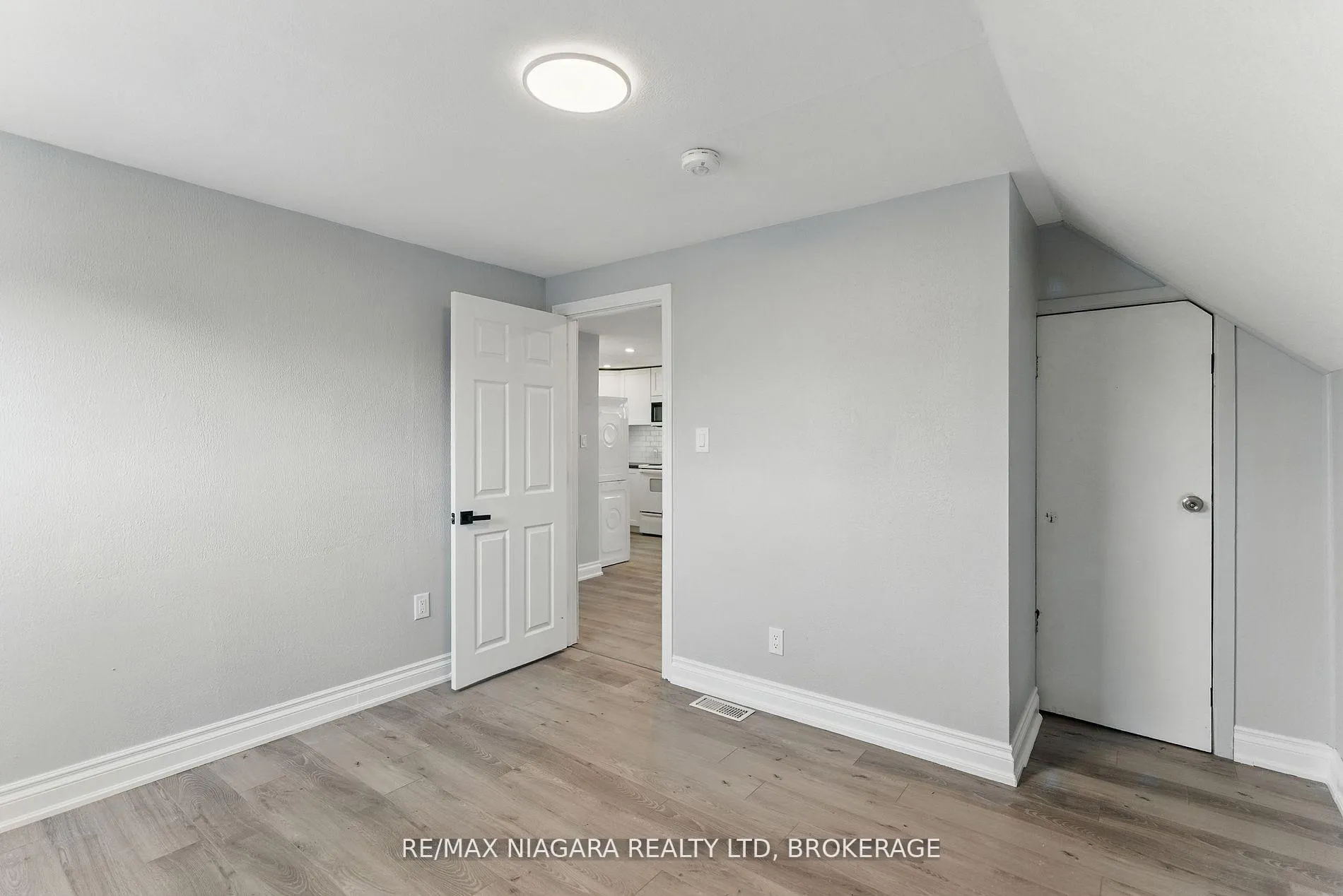 Photo 13 of Unit 1, 290 Scholfield Avenue S, Welland, Lincoln/Crowland — HOMEH