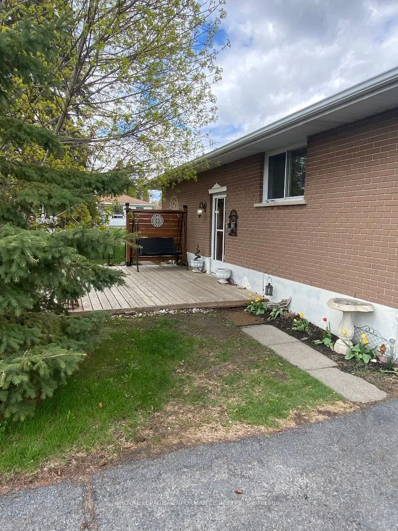 Photo 2 of 197 15th Street W, Cornwall — HOMEH