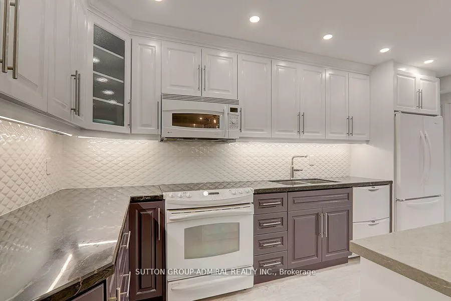 Photo 8 of 160 Gailcrest Circle, Vaughan, Crestwood-Springfarm-Yorkhill — HOMEH