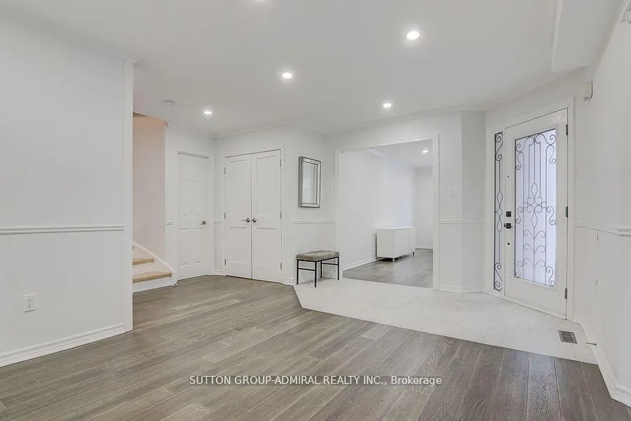 Photo 9 of 160 Gailcrest Circle, Vaughan, Crestwood-Springfarm-Yorkhill — HOMEH