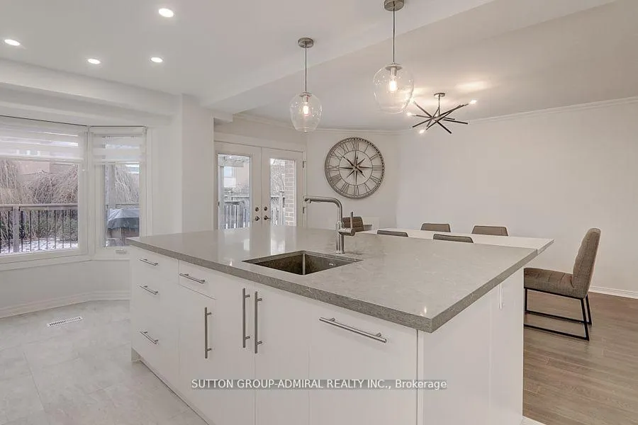 Photo 10 of 160 Gailcrest Circle, Vaughan, Crestwood-Springfarm-Yorkhill — HOMEH