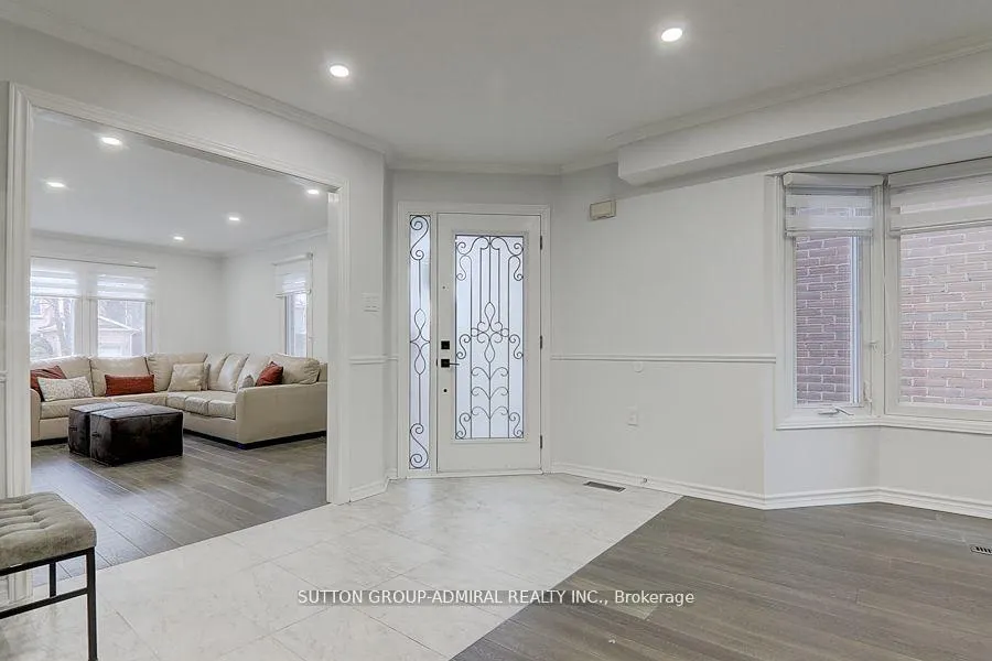 Photo 11 of 160 Gailcrest Circle, Vaughan, Crestwood-Springfarm-Yorkhill — HOMEH