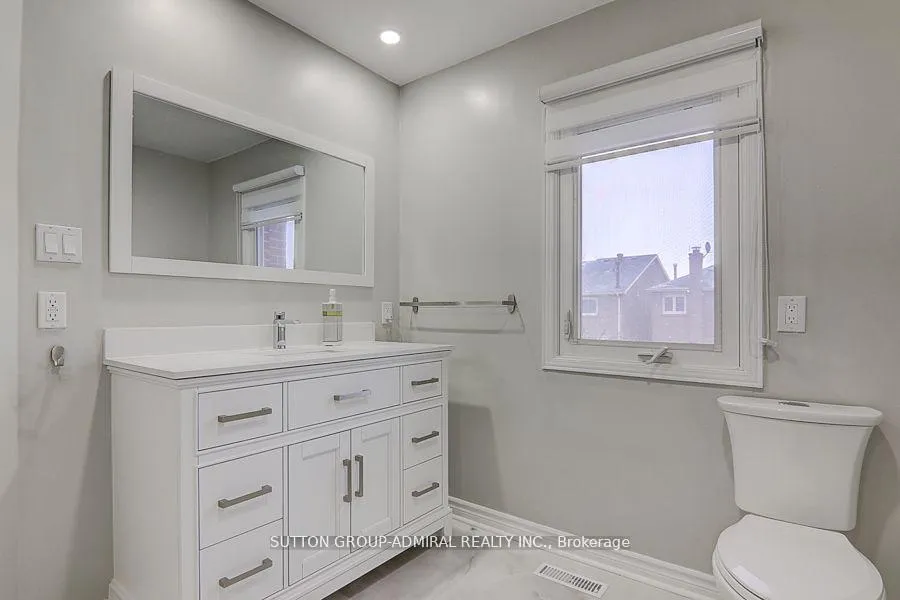 Photo 14 of 160 Gailcrest Circle, Vaughan, Crestwood-Springfarm-Yorkhill — HOMEH
