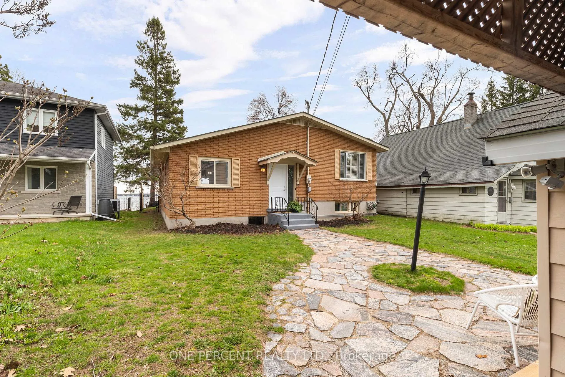 Photo 10 of 2997 Lakeside Drive, Severn, West Shore — HOMEH
