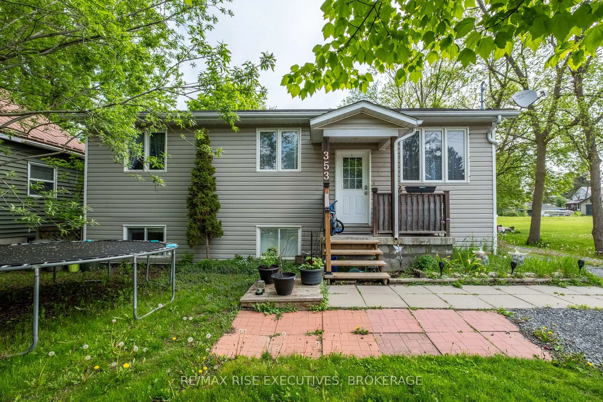 Photo 2 of 353 Charles Street, Gananoque — HOMEH