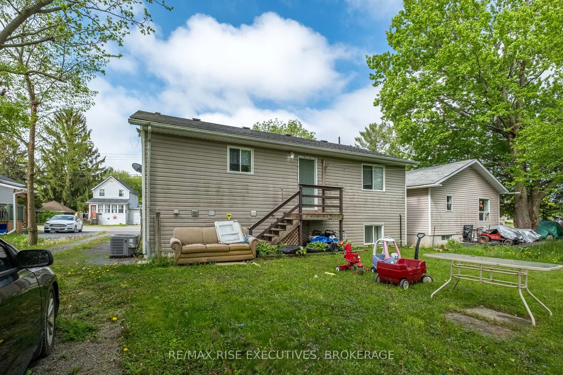 Photo 4 of 353 Charles Street, Gananoque — HOMEH
