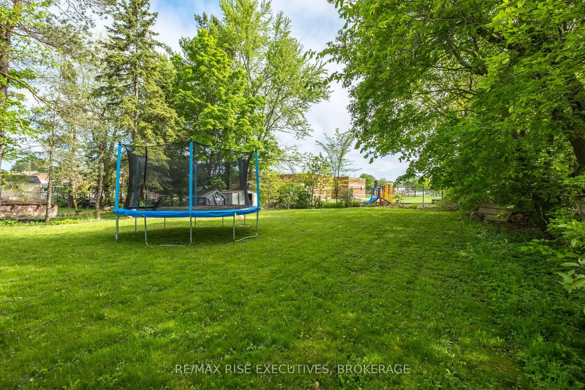Photo 5 of 353 Charles Street, Gananoque — HOMEH