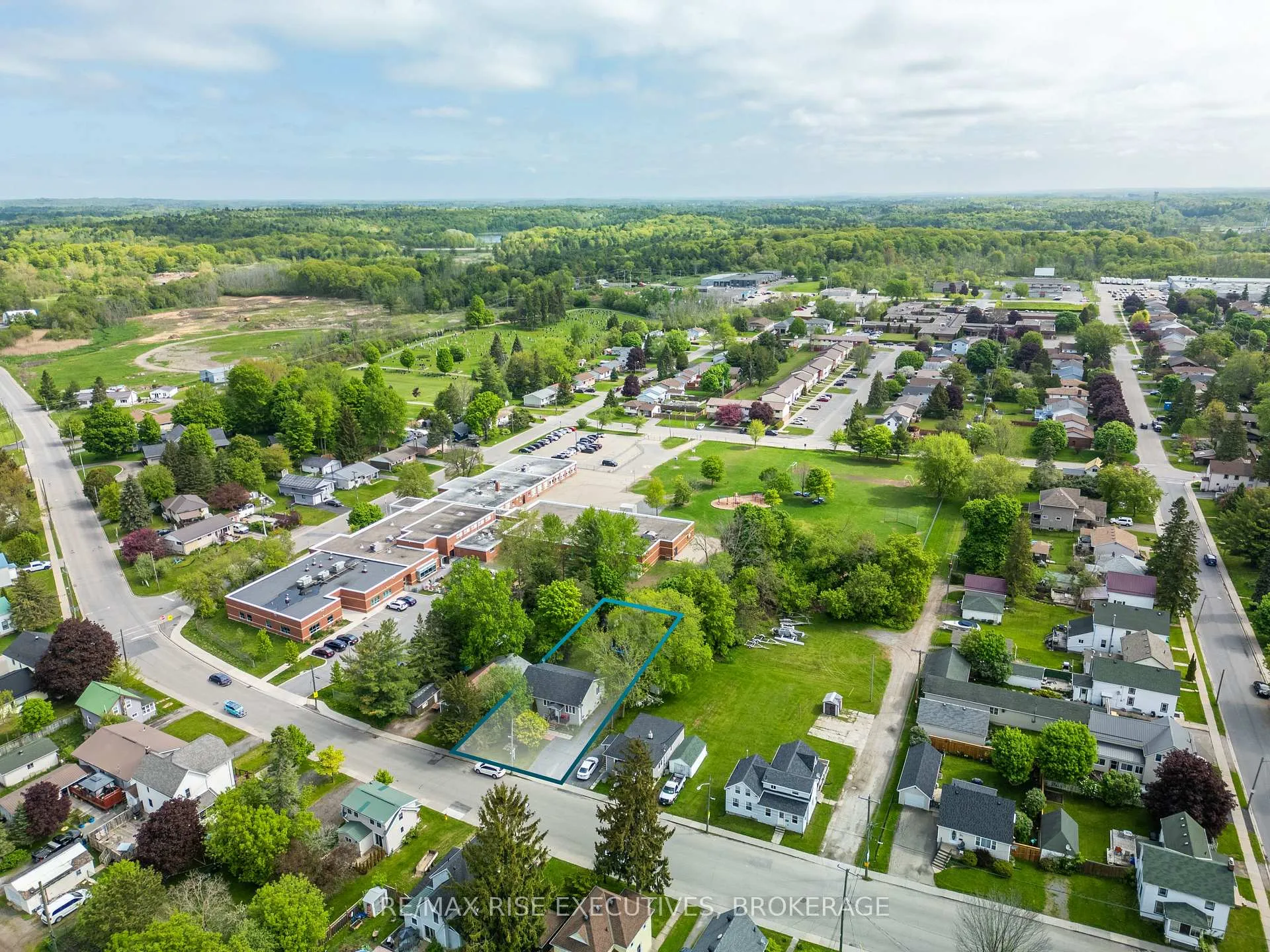 Photo 12 of 353 Charles Street, Gananoque — HOMEH