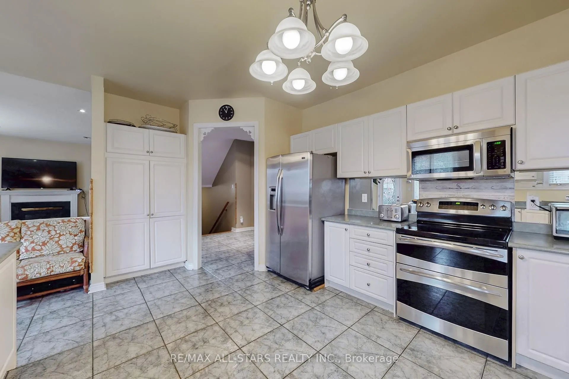 Photo 11 of 54 Bretton Circle, Markham, Rouge Fairways — HOMEH