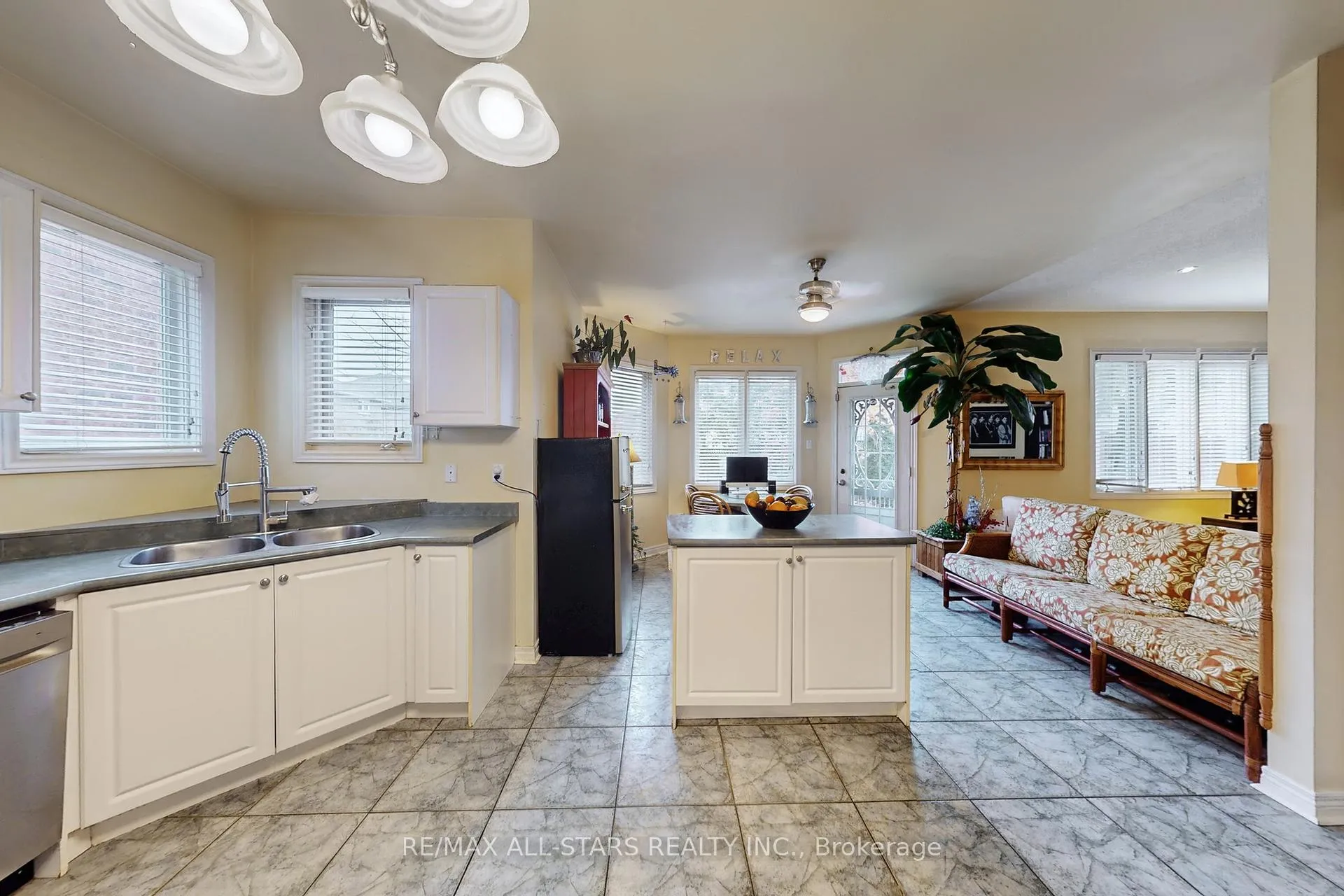 Photo 12 of 54 Bretton Circle, Markham, Rouge Fairways — HOMEH