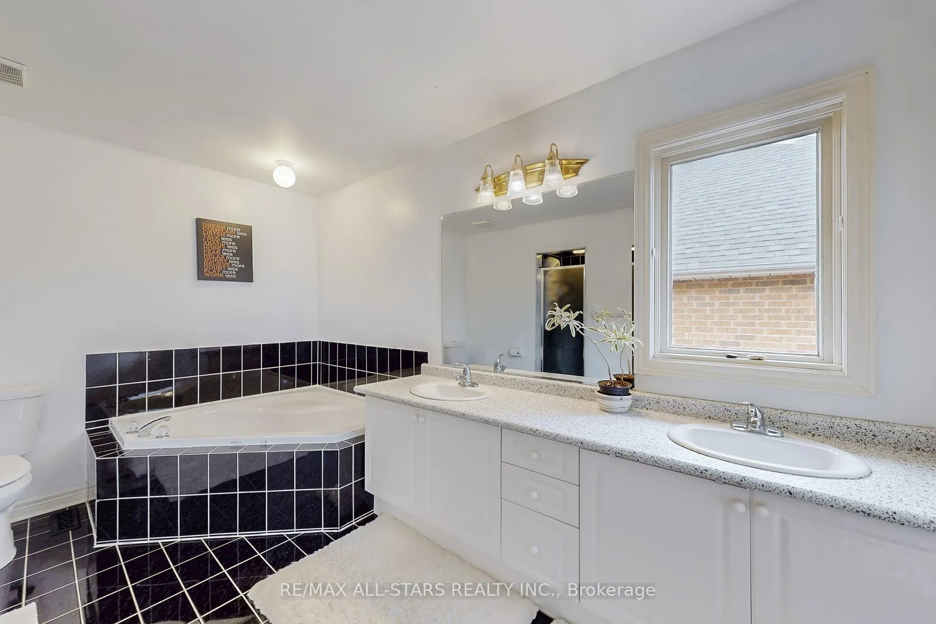 Photo 24 of 54 Bretton Circle, Markham, Rouge Fairways — HOMEH