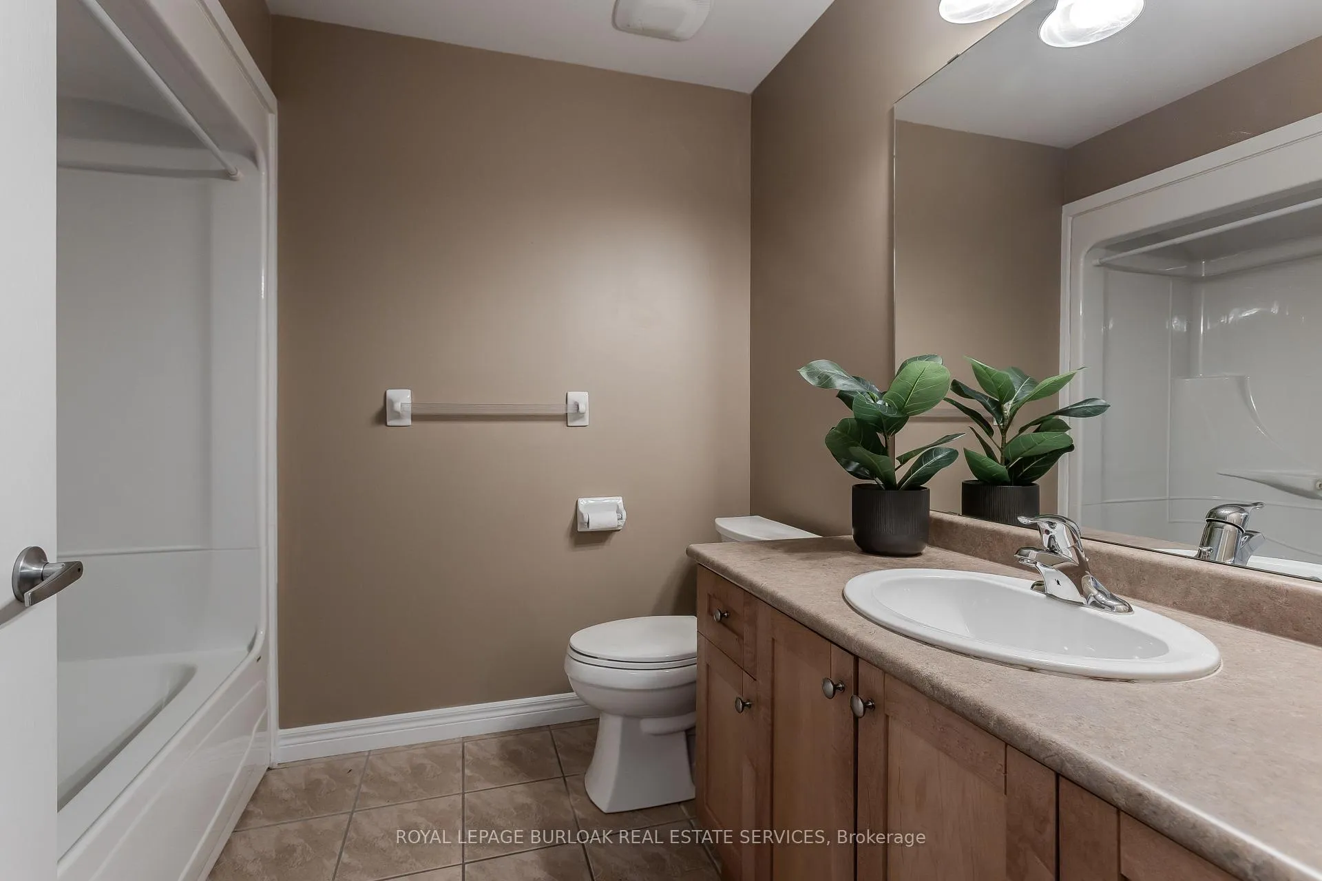 Photo 27 of Unit 31, 2165 Itabashi Way, Burlington, Tansley — HOMEH