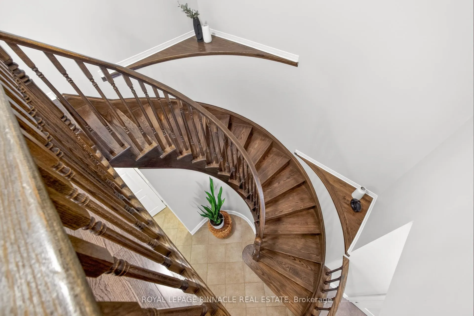 Photo 23 of 4639 Cornerstone Drive, Burlington, Alton — HOMEH