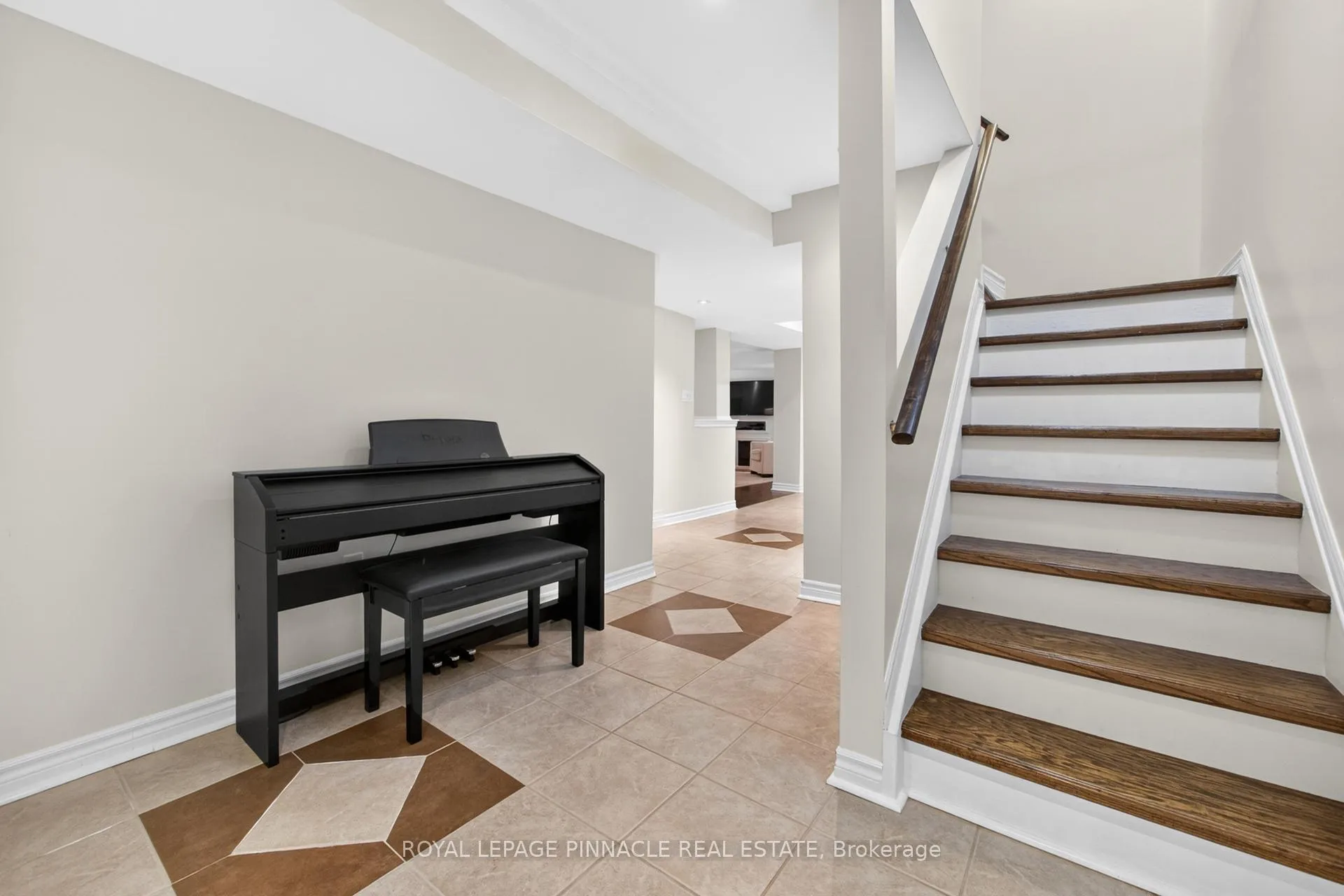Photo 34 of 4639 Cornerstone Drive, Burlington, Alton — HOMEH