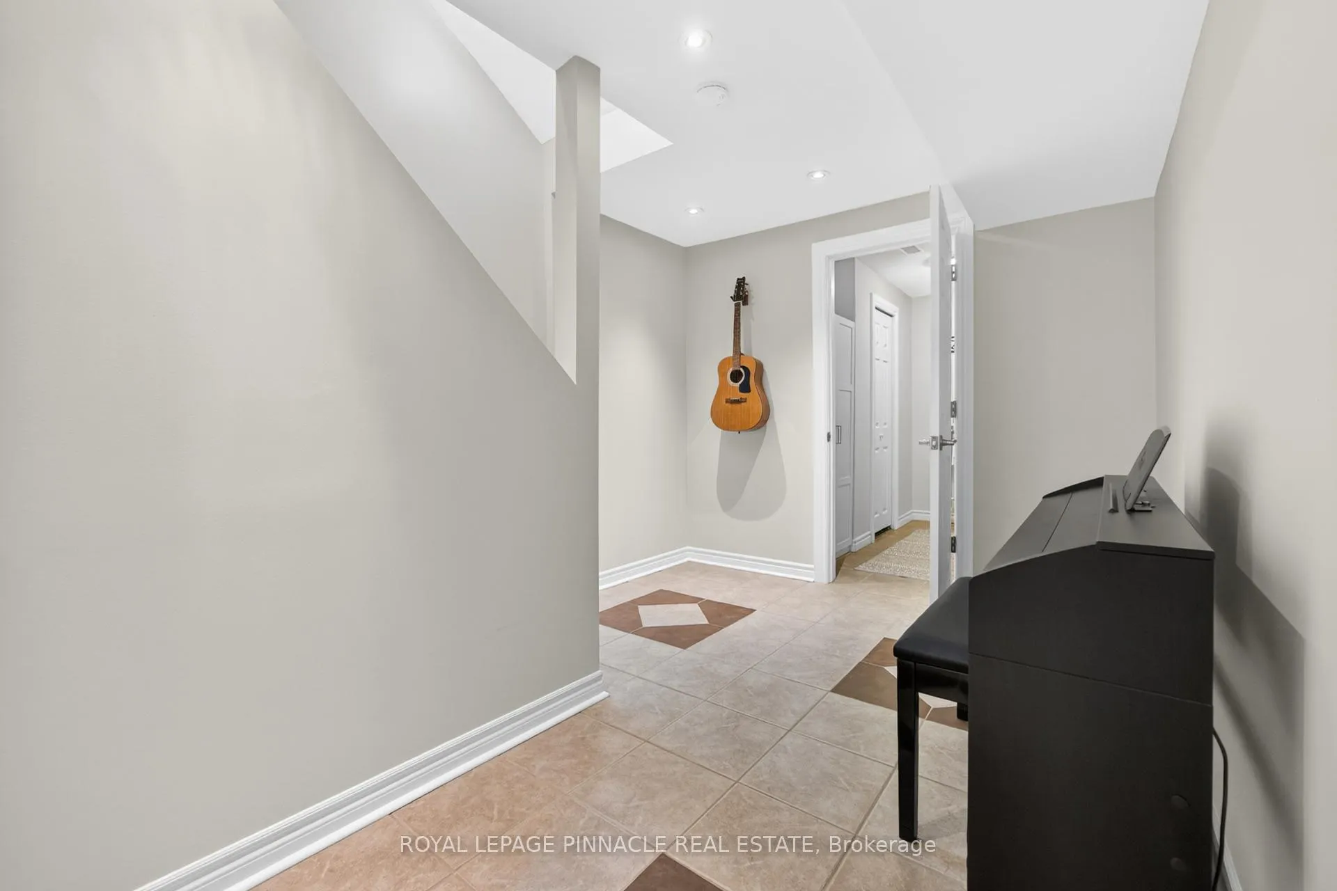 Photo 35 of 4639 Cornerstone Drive, Burlington, Alton — HOMEH