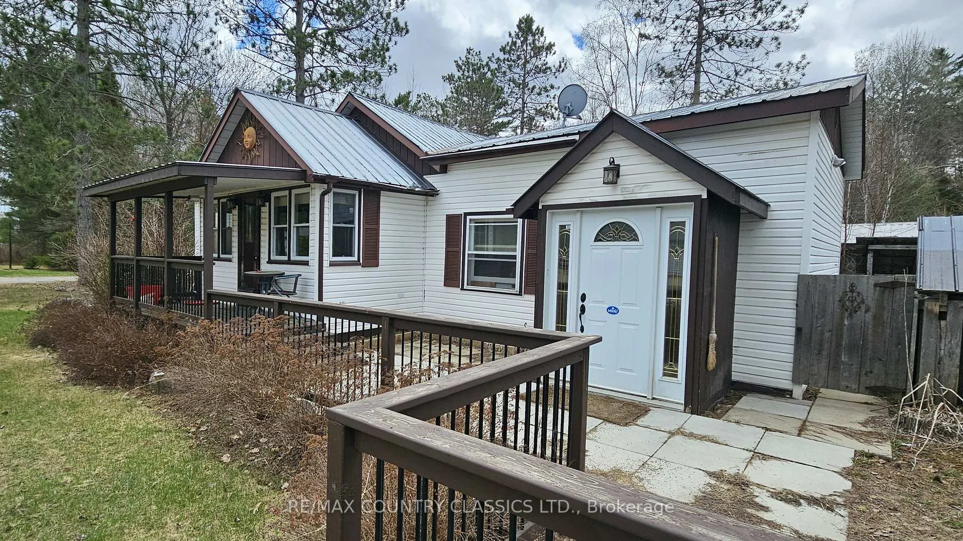 Photo 1 of 795 Riverside Drive, Madawaska Valley, Madawaska Valley — HOMEH