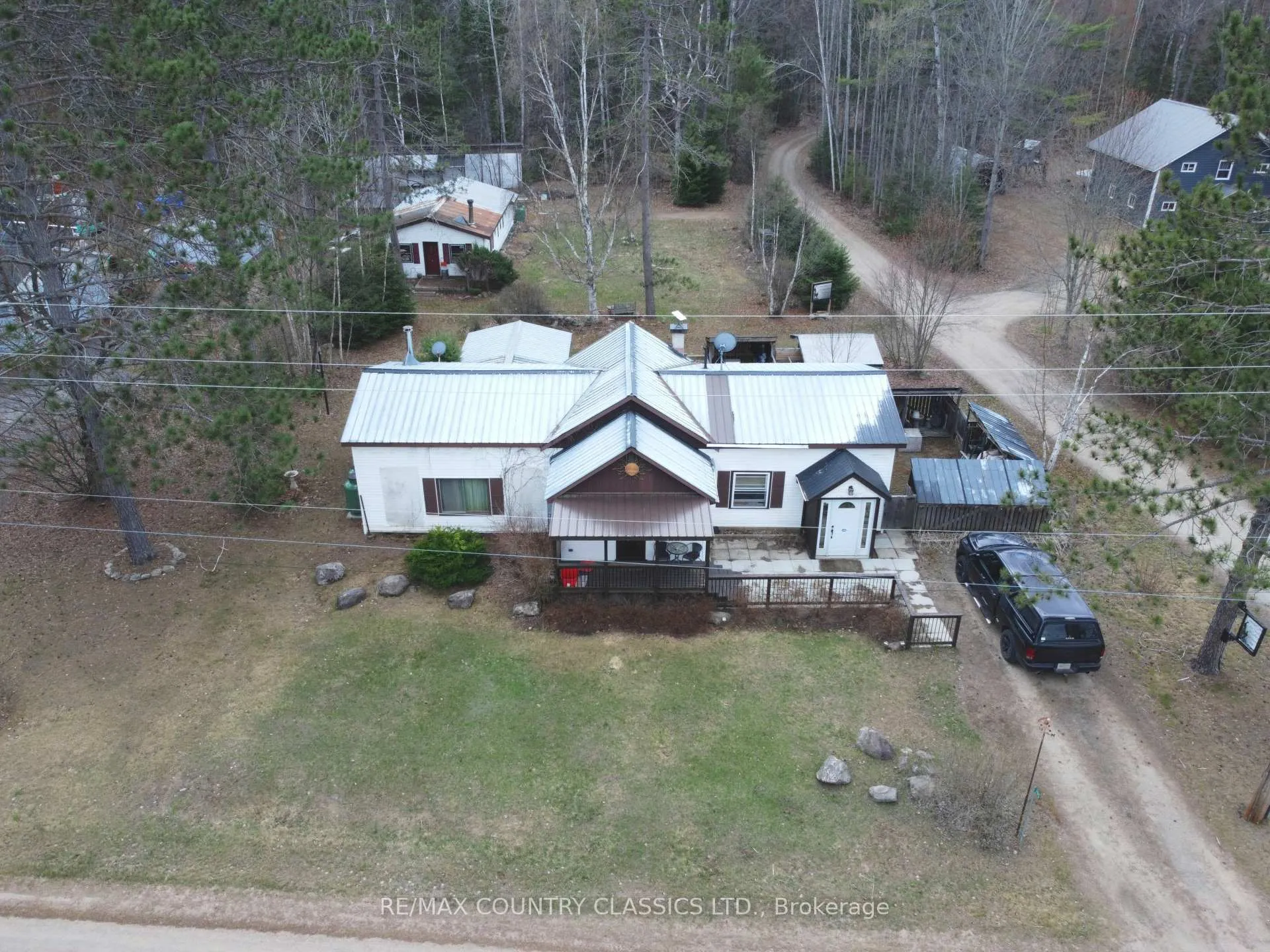 Photo 2 of 795 Riverside Drive, Madawaska Valley, Madawaska Valley — HOMEH