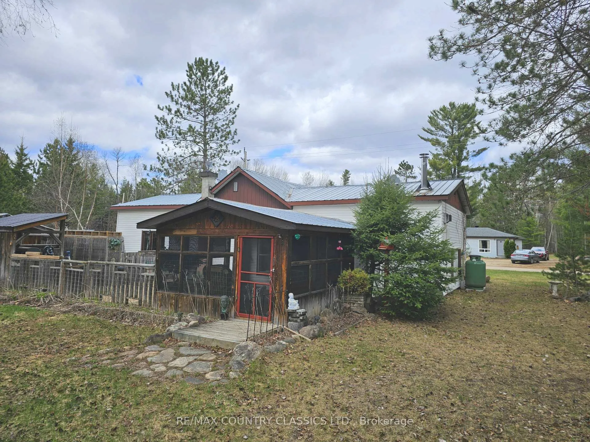 Photo 3 of 795 Riverside Drive, Madawaska Valley, Madawaska Valley — HOMEH