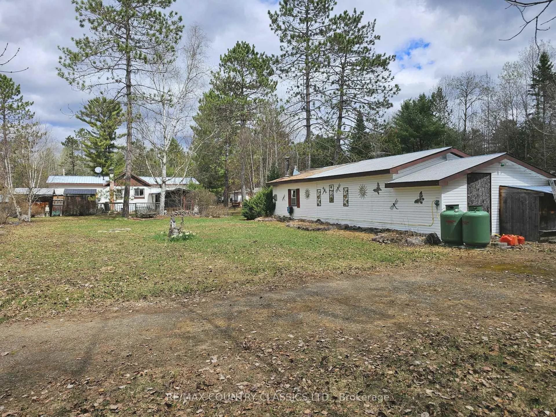 Photo 4 of 795 Riverside Drive, Madawaska Valley, Madawaska Valley — HOMEH