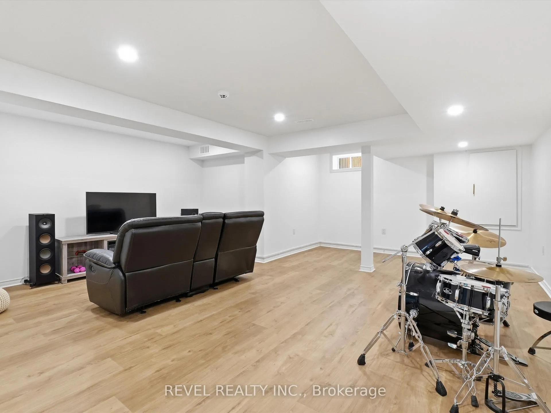 Photo 37 of 17 Mount Crescent, Essa, Angus — HOMEH
