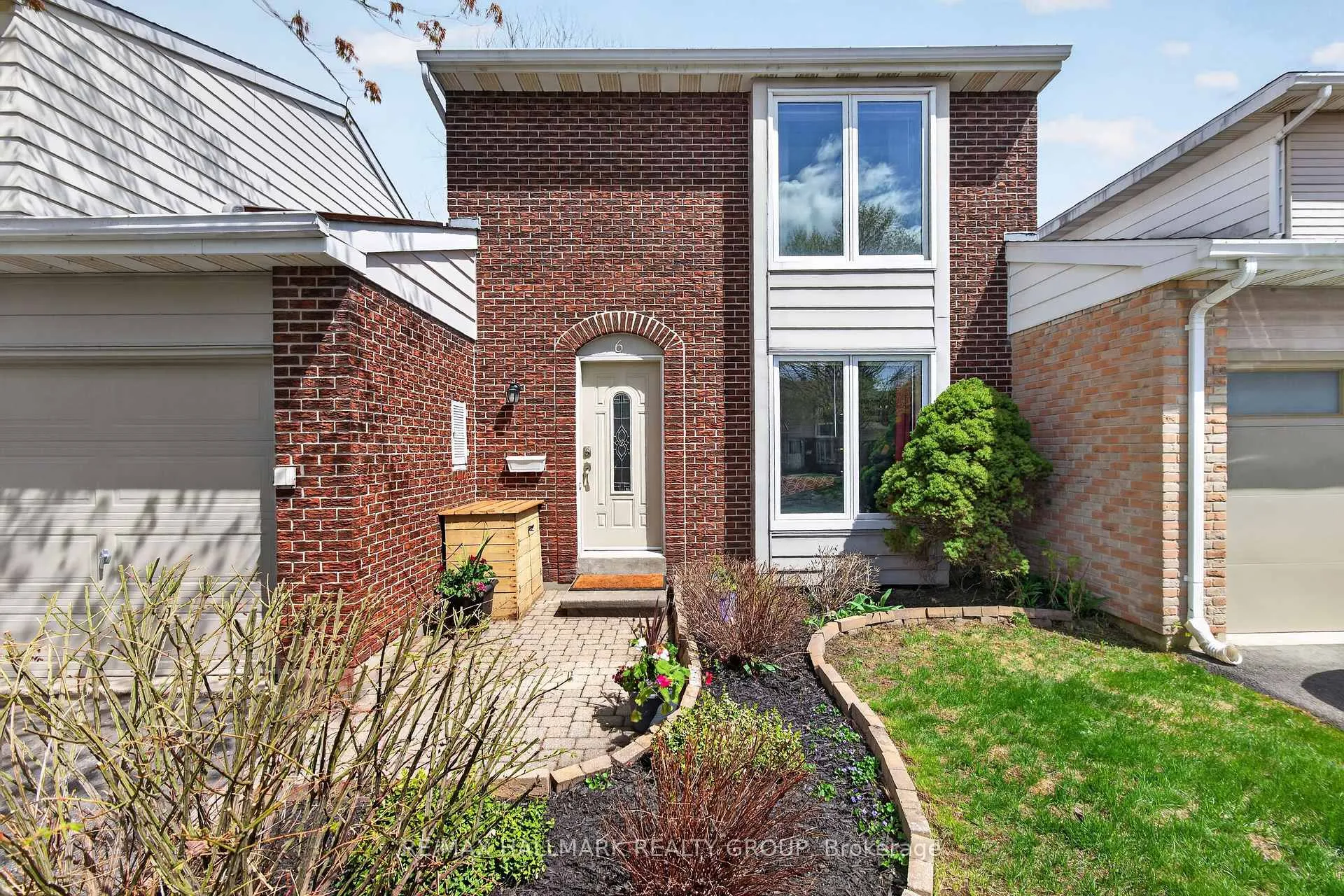 Photo 2 of 6 Beddoe Lane, Ottawa, Blackburn Hamlet (South) — HOMEH