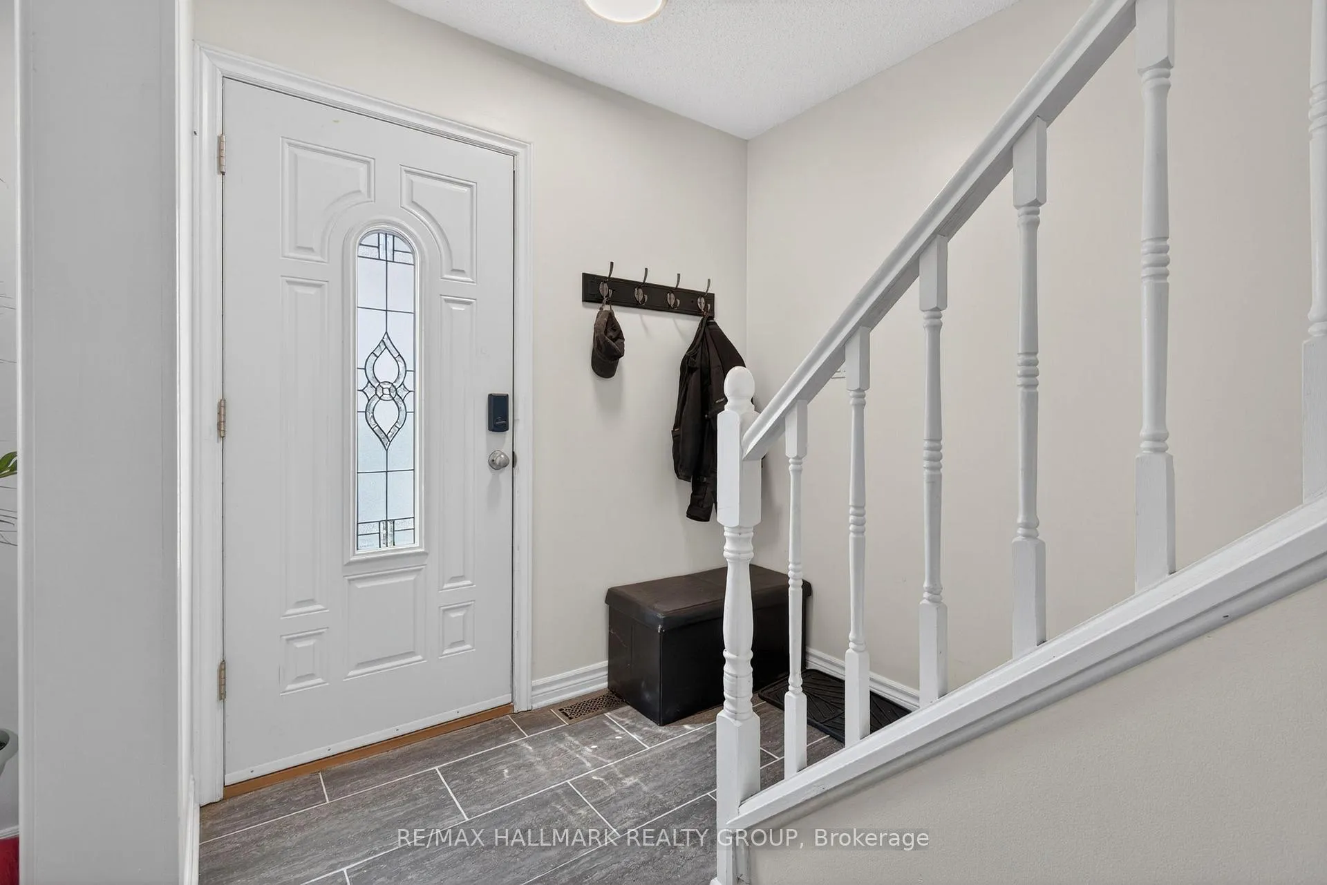 Photo 3 of 6 Beddoe Lane, Ottawa, Blackburn Hamlet (South) — HOMEH