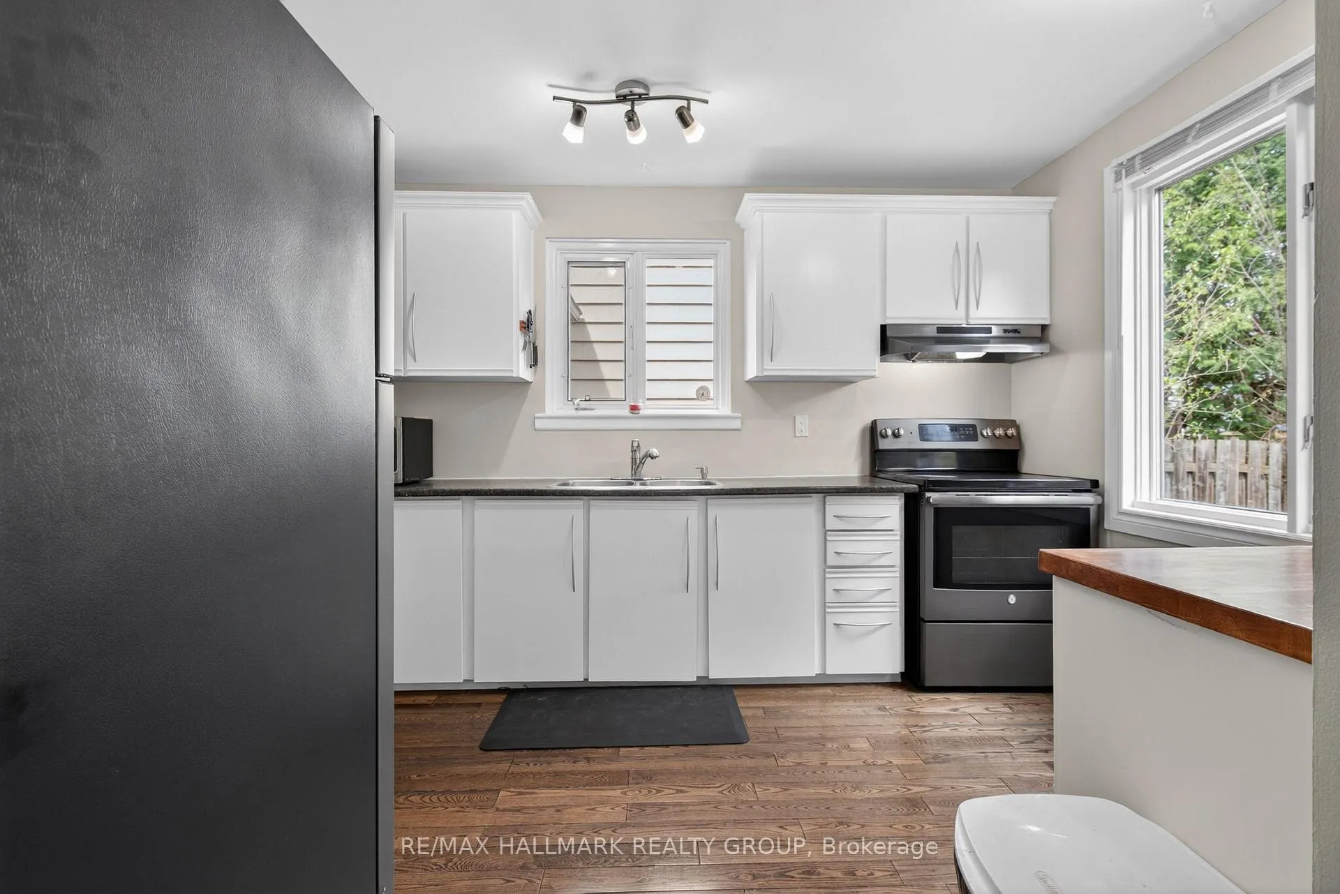 Photo 13 of 6 Beddoe Lane, Ottawa, Blackburn Hamlet (South) — HOMEH