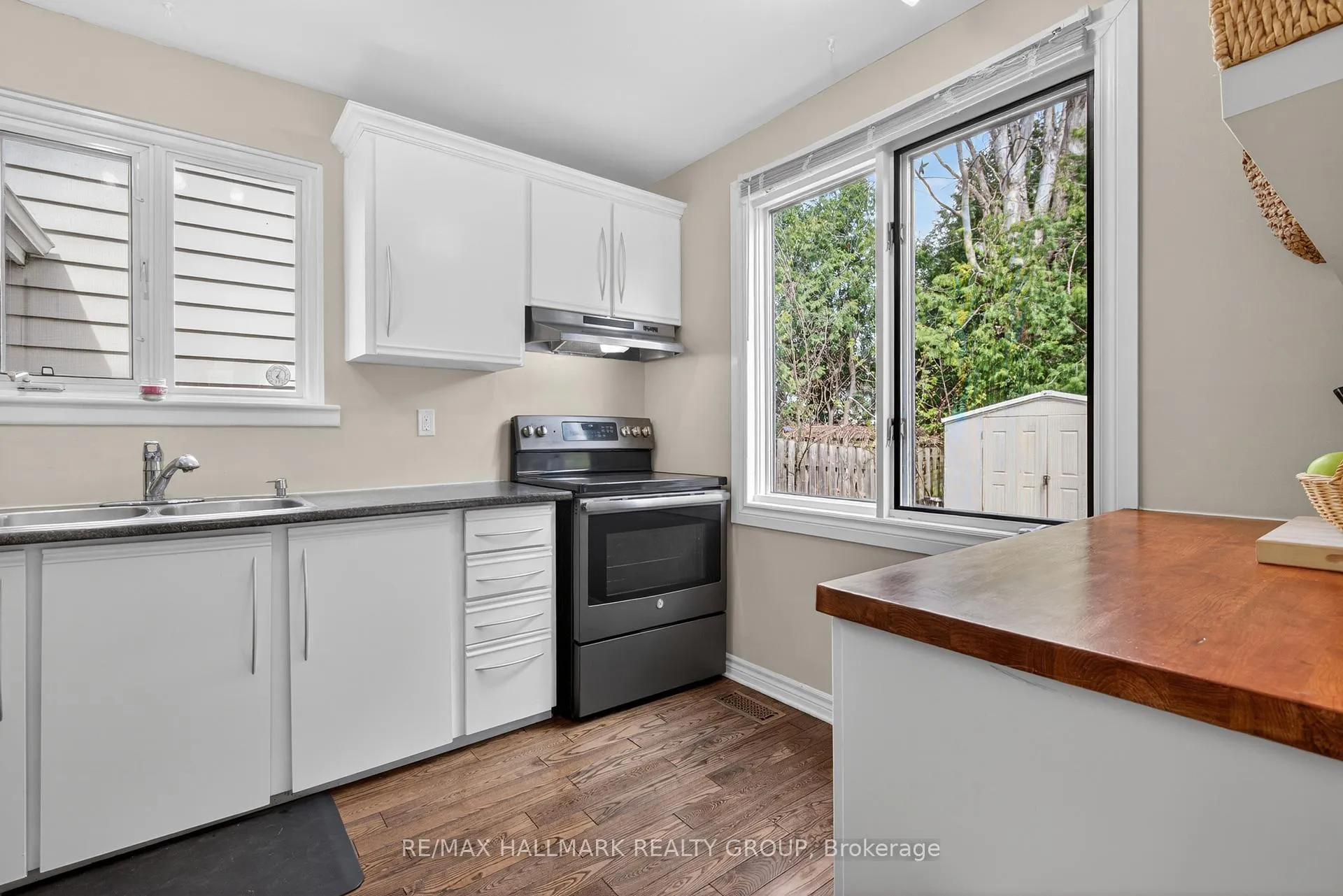 Photo 14 of 6 Beddoe Lane, Ottawa, Blackburn Hamlet (South) — HOMEH