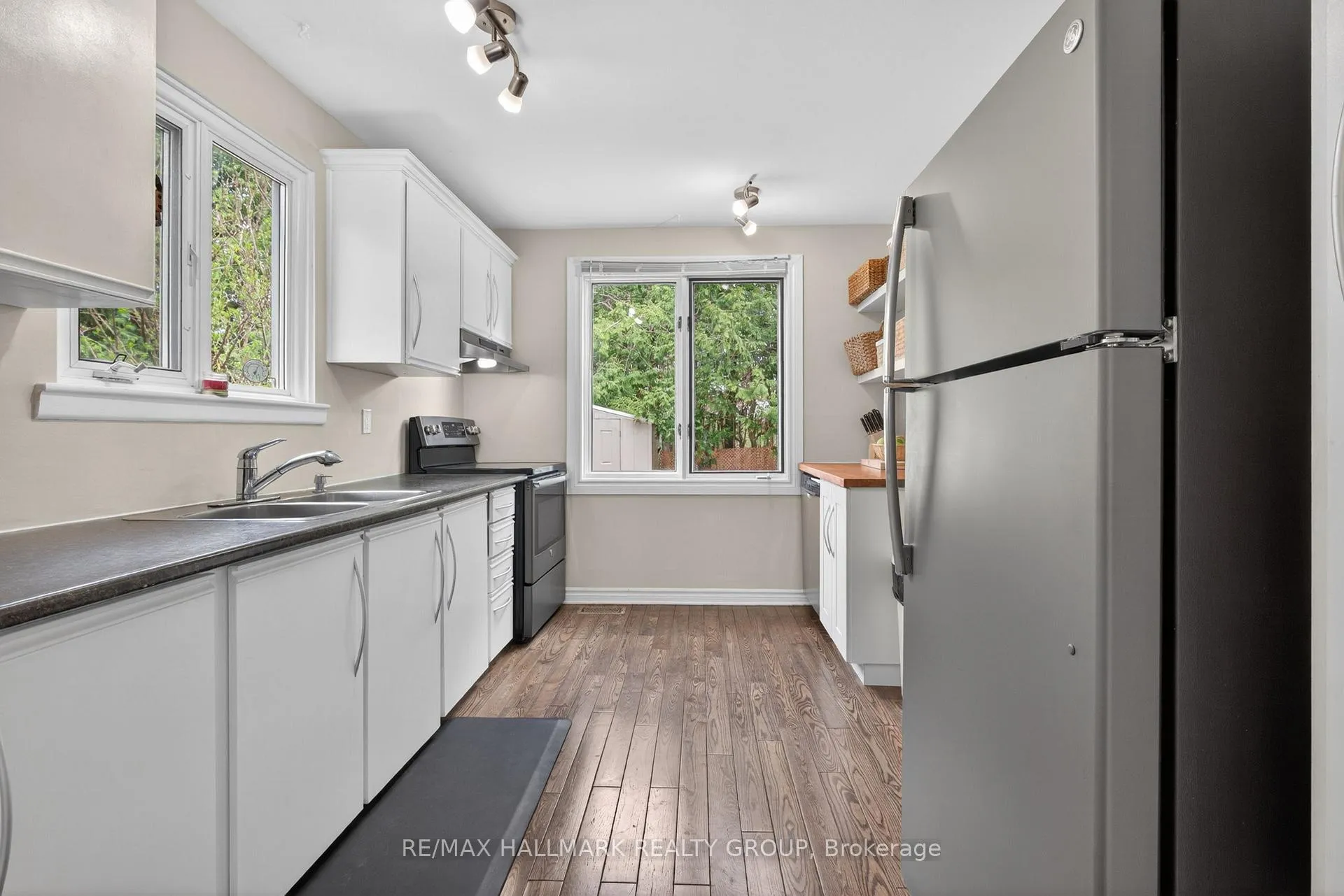 Photo 15 of 6 Beddoe Lane, Ottawa, Blackburn Hamlet (South) — HOMEH