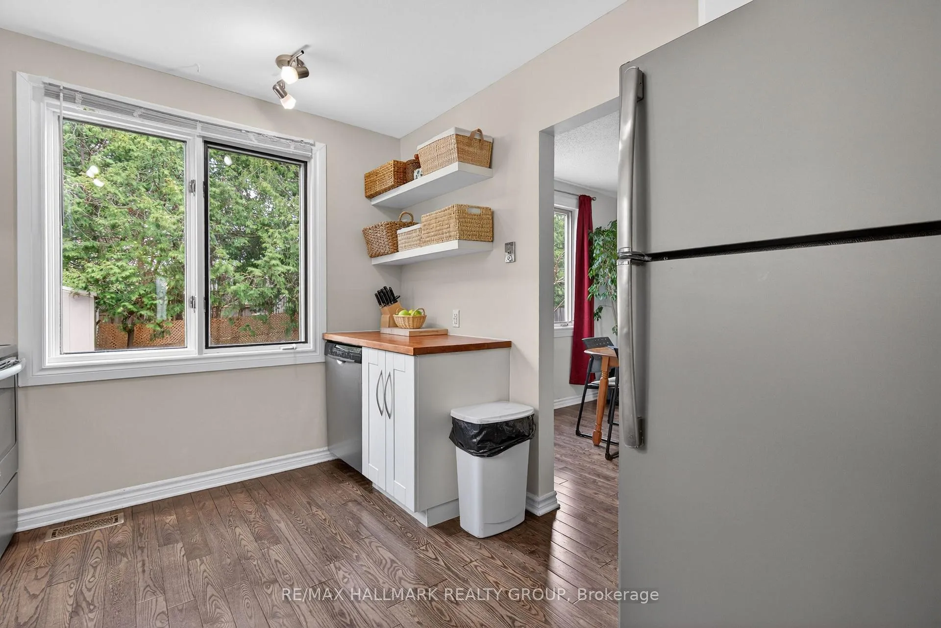 Photo 16 of 6 Beddoe Lane, Ottawa, Blackburn Hamlet (South) — HOMEH