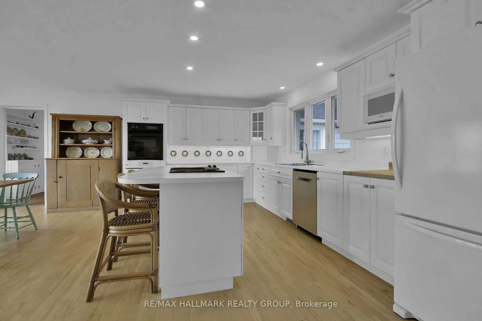 Photo 3 of 350 Berry Side Road, Ottawa, Kanata - Kanata (North East) — HOMEH