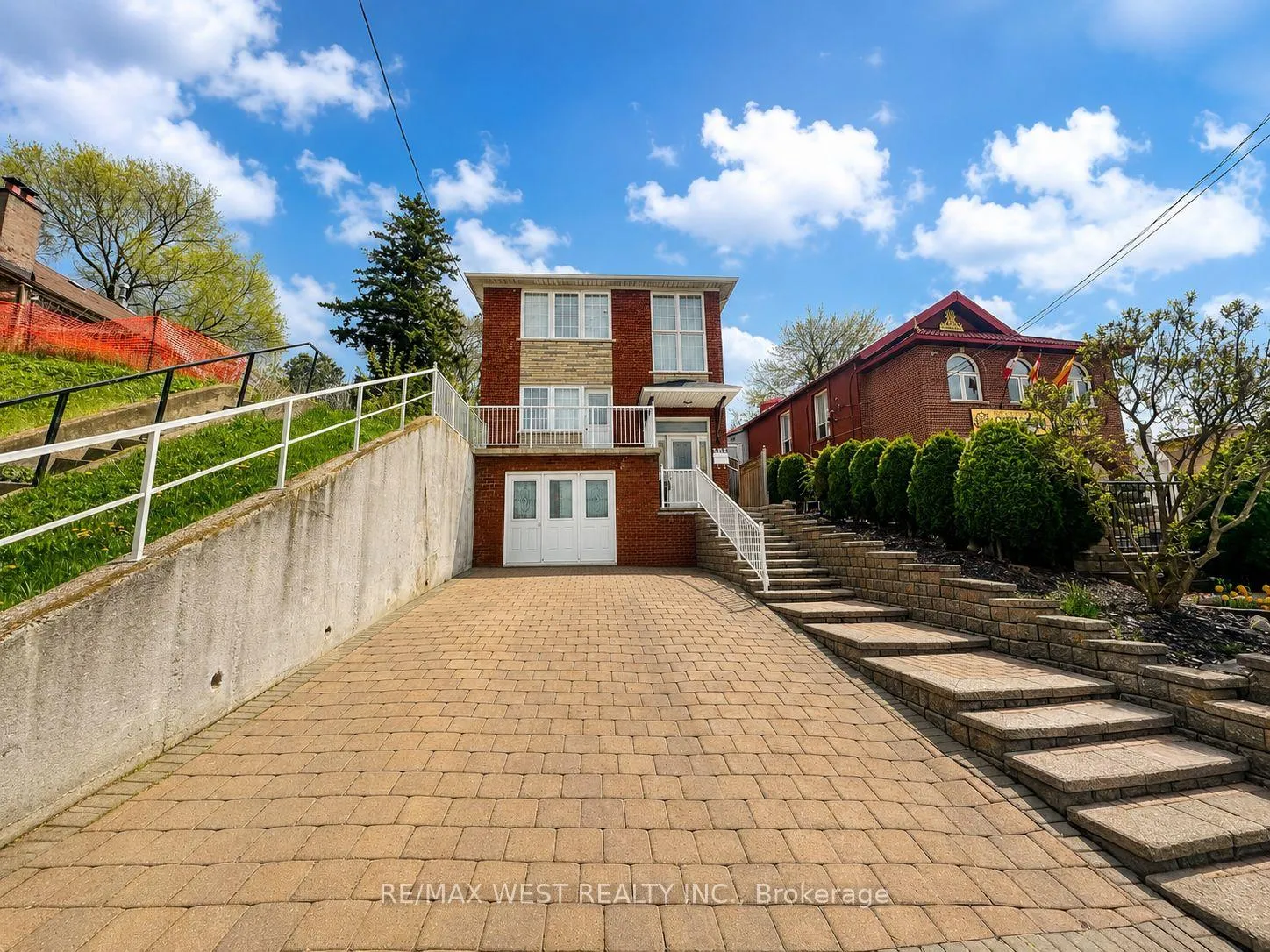 Photo 2 of Unit Basement, 355 Silverthorn Avenue, Toronto, Keelesdale-Eglinton West — HOMEH