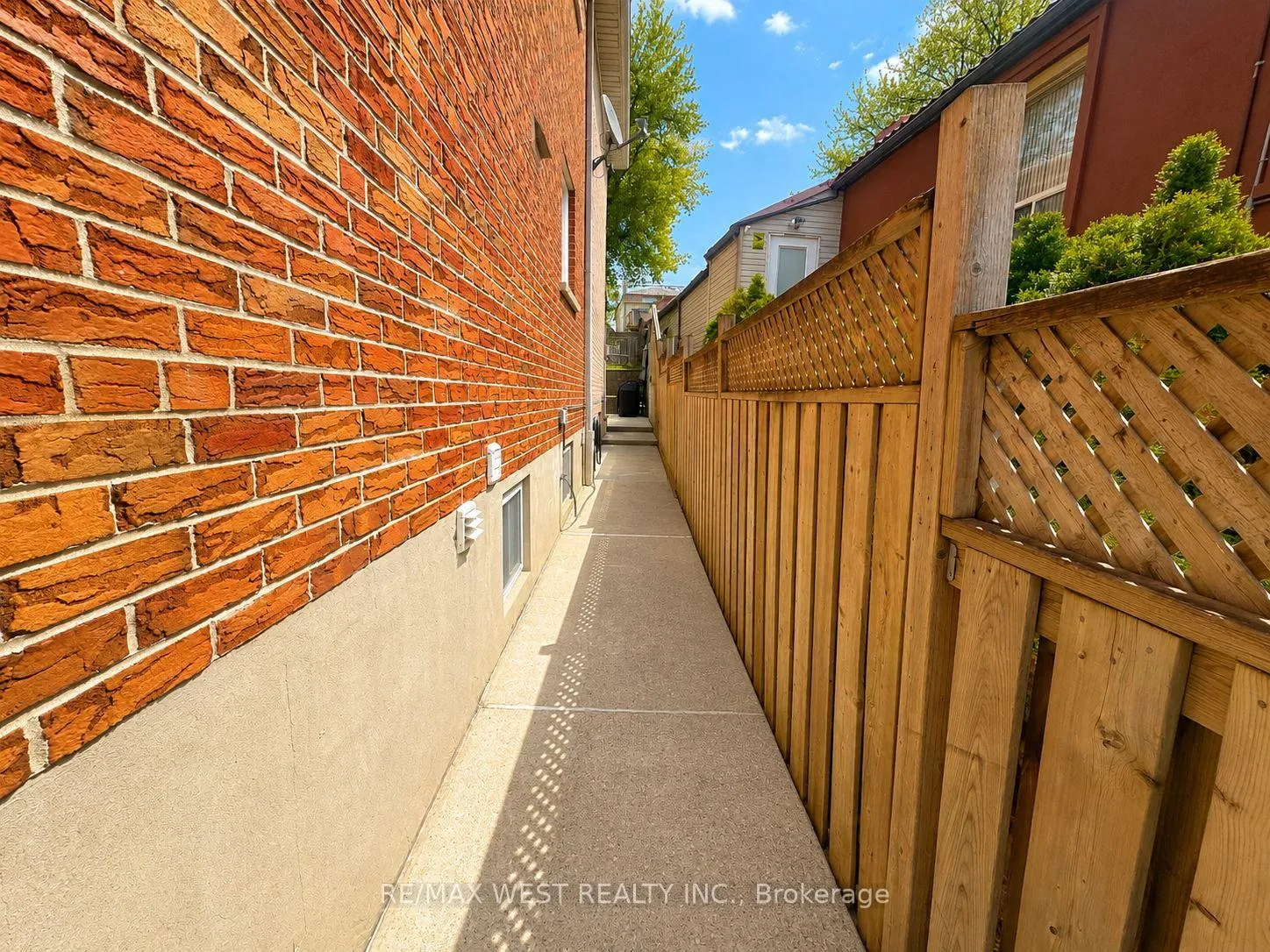 Photo 3 of Unit Basement, 355 Silverthorn Avenue, Toronto, Keelesdale-Eglinton West — HOMEH
