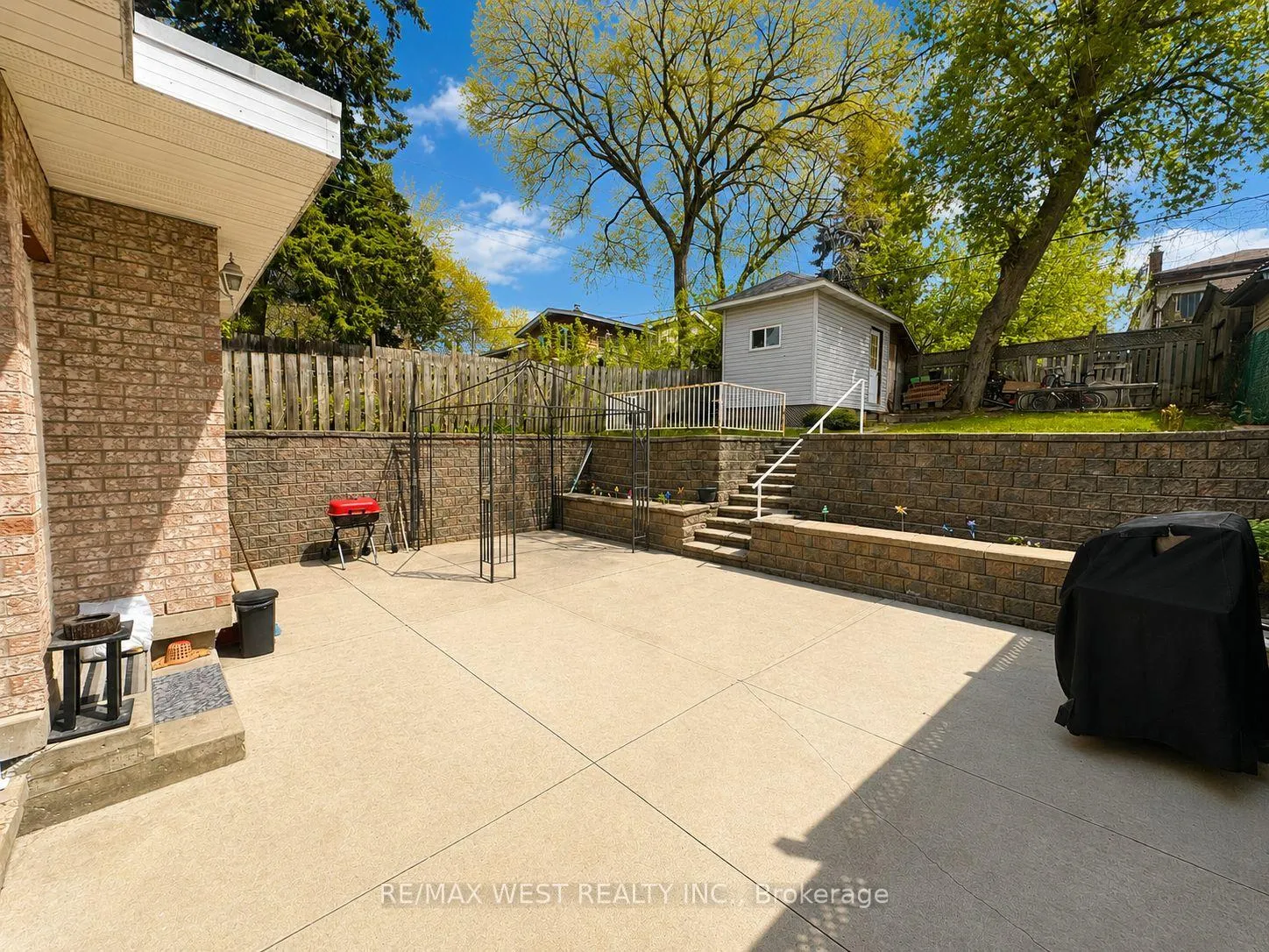 Photo 4 of Unit Basement, 355 Silverthorn Avenue, Toronto, Keelesdale-Eglinton West — HOMEH