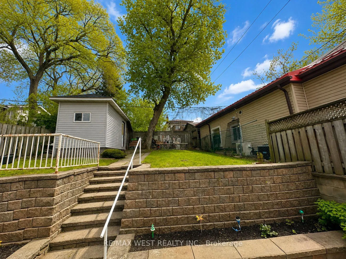Photo 5 of Unit Basement, 355 Silverthorn Avenue, Toronto, Keelesdale-Eglinton West — HOMEH