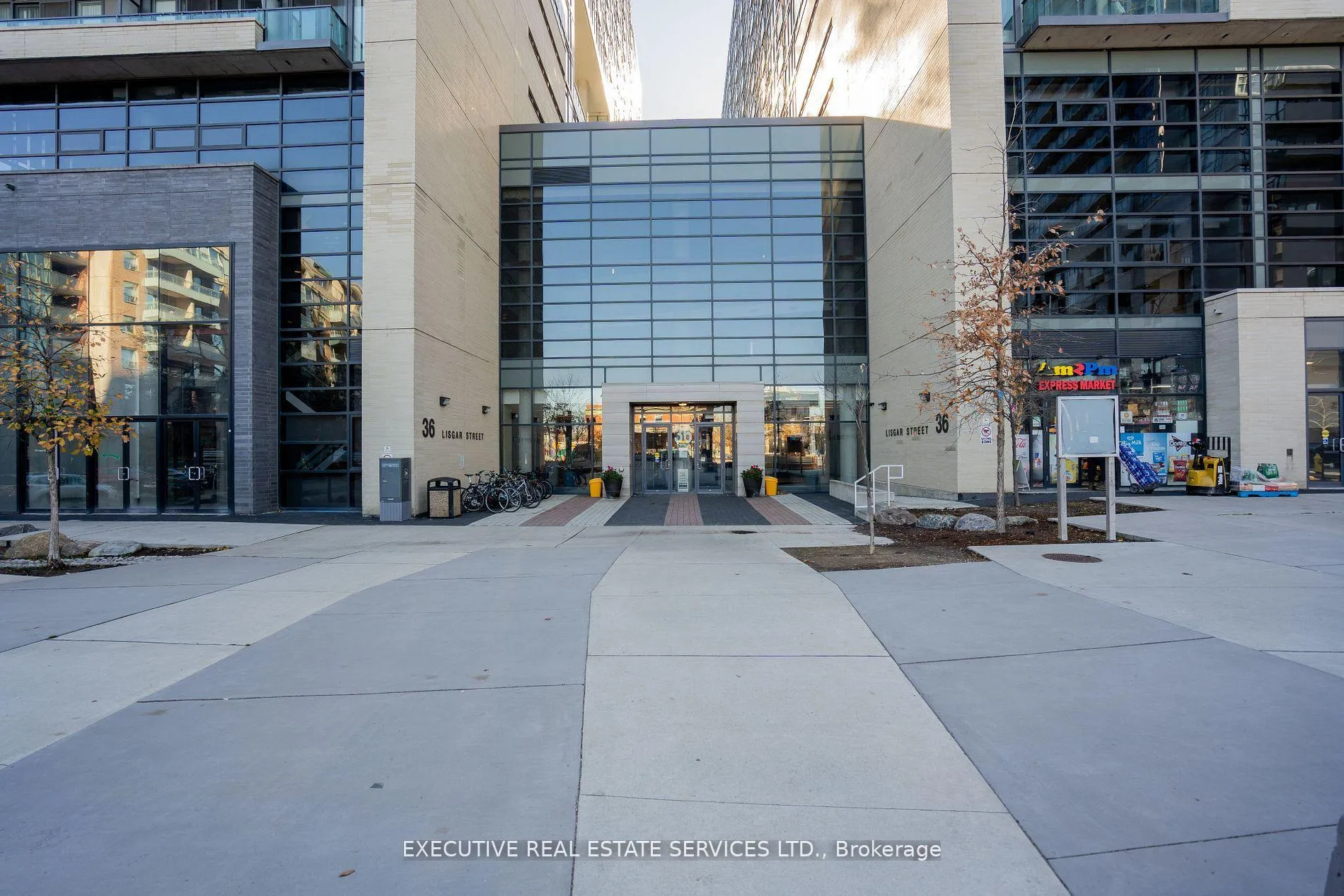 Photo 6 of Unit 1902 E, 36 Lisgar Street E, Toronto, Little Portugal — HOMEH