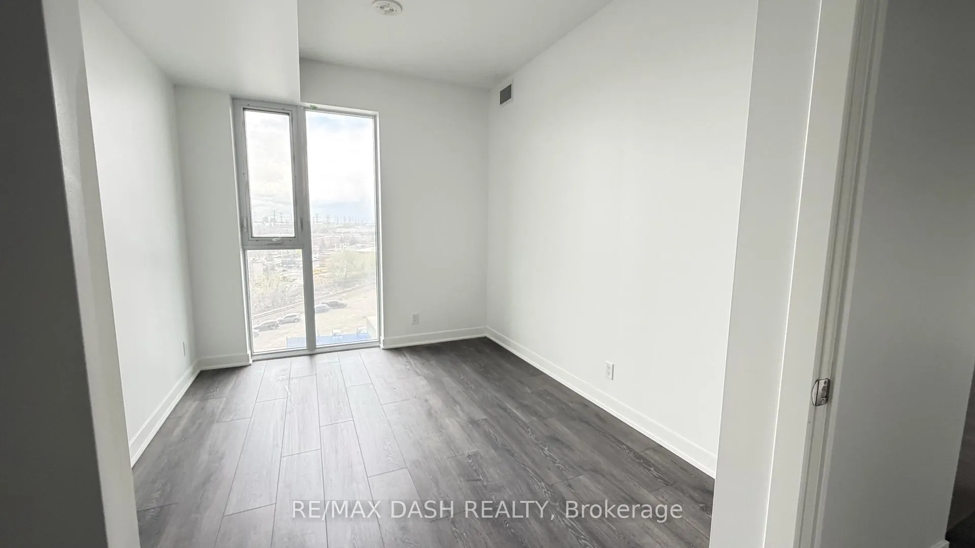 Photo 9 of Unit 721, 6 Flavelle Trail, Vaughan, Steeles West Industrial — HOMEH