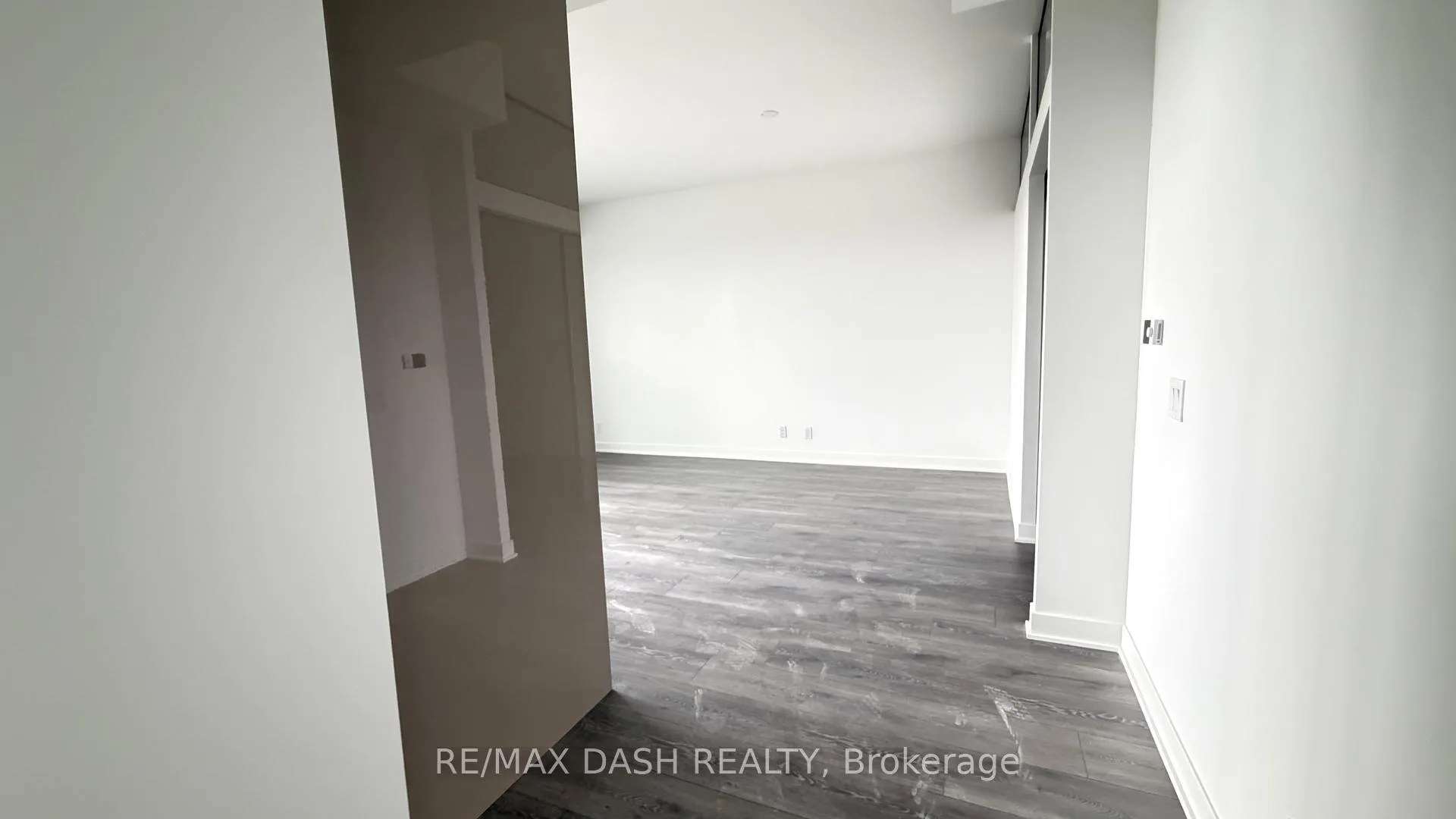 Photo 10 of Unit 721, 6 Flavelle Trail, Vaughan, Steeles West Industrial — HOMEH