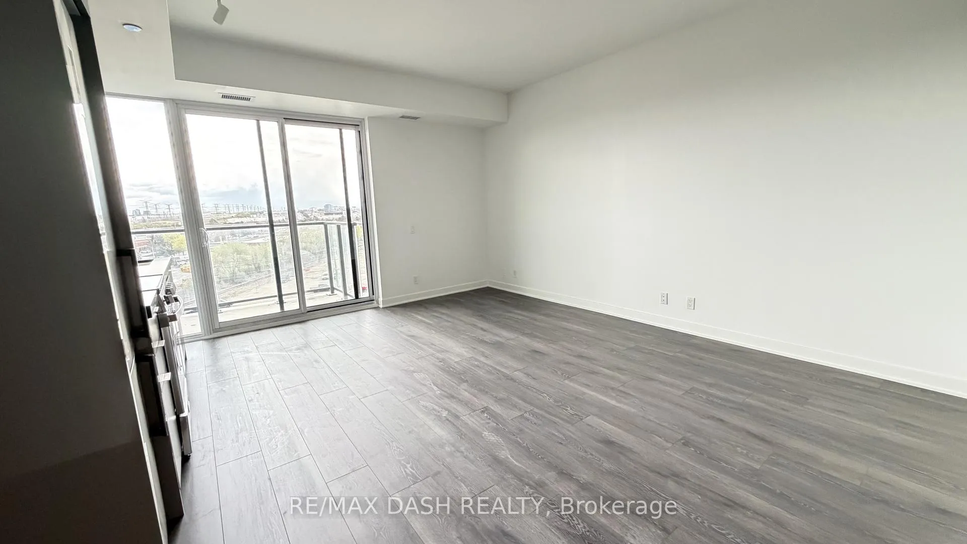 Photo 14 of Unit 721, 6 Flavelle Trail, Vaughan, Steeles West Industrial — HOMEH