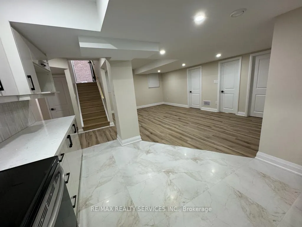 Photo 4 of Unit Basement, 21 Copperhill Heights, Barrie, Rural Barrie Southeast — HOMEH